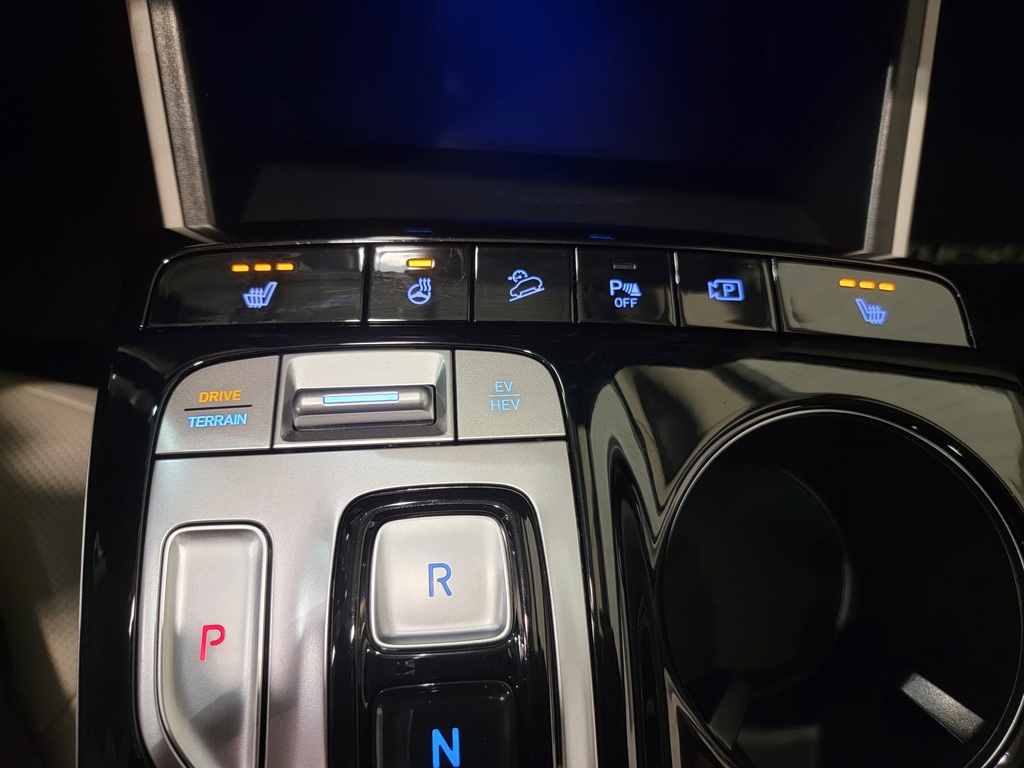Hyundai Tucson Plug-In Hybrid 2023 Climatisation, Système de navigation, Mirroirs électriques, Sièges électriques, Vitres électriques, Sièges chauffants, Intérieur cuir, Verrouillage électrique, Bluetooth, Toit ouvrant à vision panoramique, Prise auxiliaire 12 volts, caméra-rétroviseur, Volant chauffant, Commandes de la radio au volant