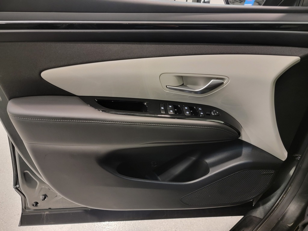 Hyundai Tucson Plug-In Hybrid 2023 Air conditioner, Navigation system, Electric mirrors, Power Seats, Electric windows, Heated seats, Leather interior, Electric lock, Bluetooth, Panoramic sunroof, , rear-view camera, Heated steering wheel, Steering wheel radio controls