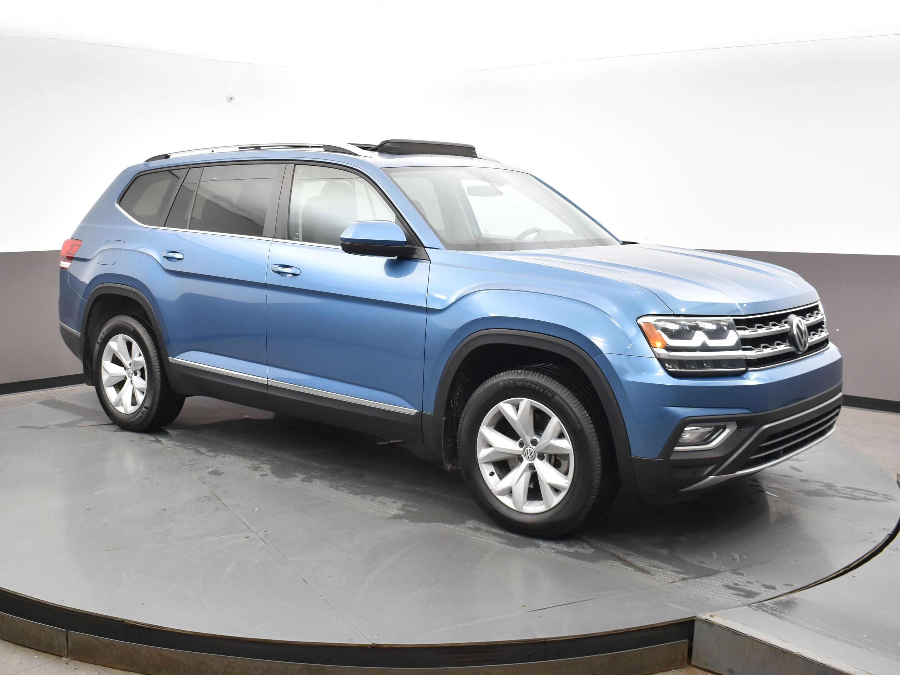 2019 Volkswagen Atlas Highline with Leather Interior - Panoramic Roof - 