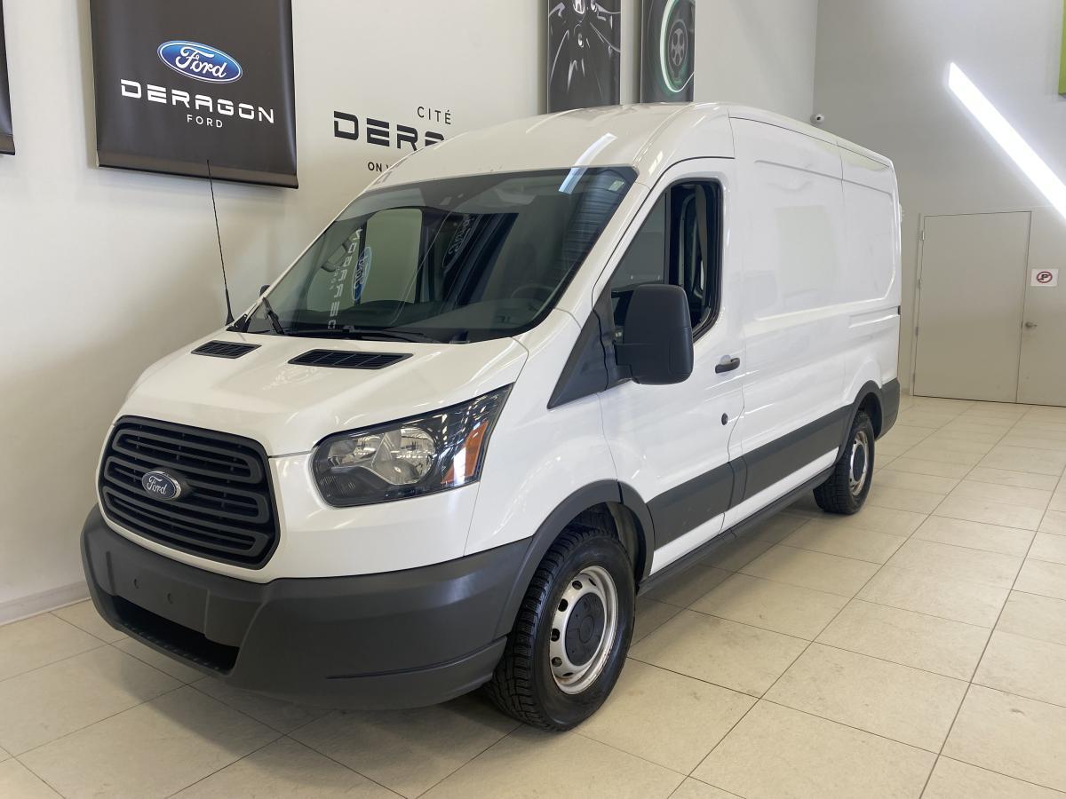 2018 Ford Transit Cargo Van T-150 toit moyen 130 po PNBV de 8 600 lb porte cou