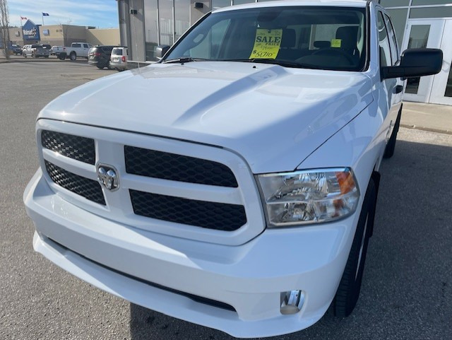 2023 Ram 1500 Classic SAVE $14,000, ,FREE DELIVERY IN ALBERTA!!