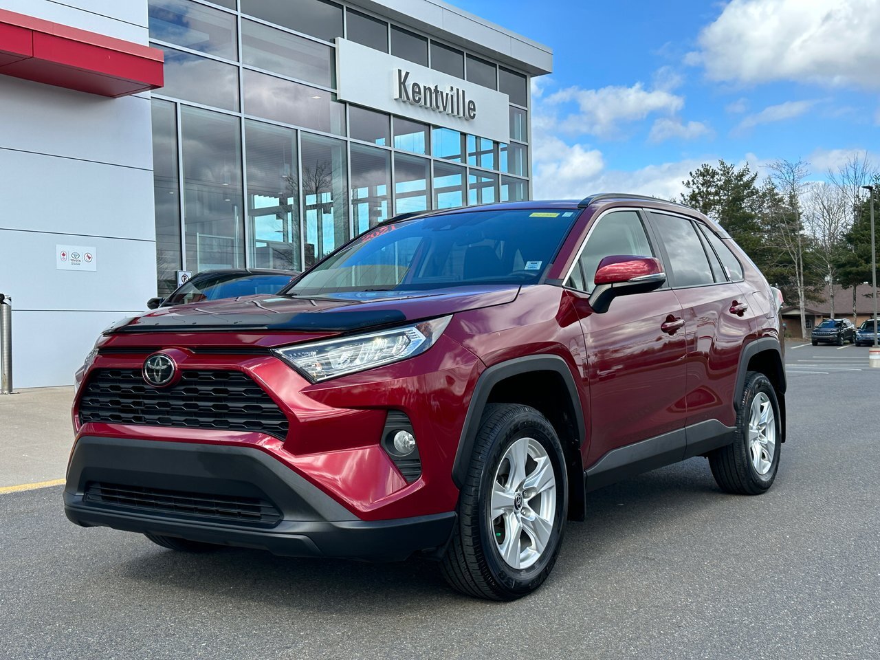 2021 Toyota RAV4 XLE Toyota Certified with all new brake pads!