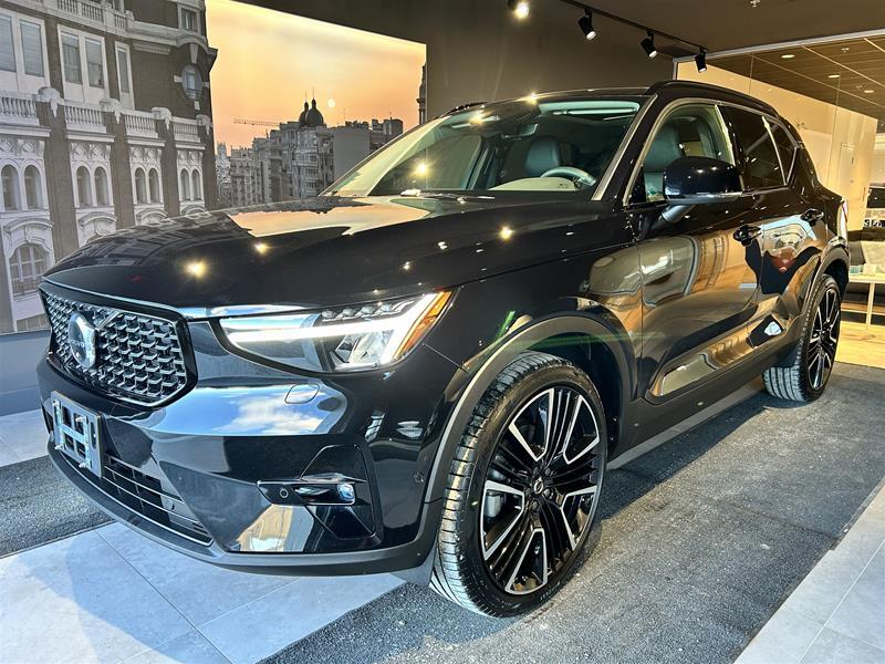 2023 Volvo XC40 B5 AWD Ultimate - Dark