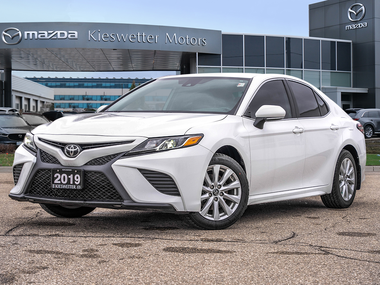 2019 Toyota Camry SE | NO ACCIDENTS | CAMERA | WINTER TIRES