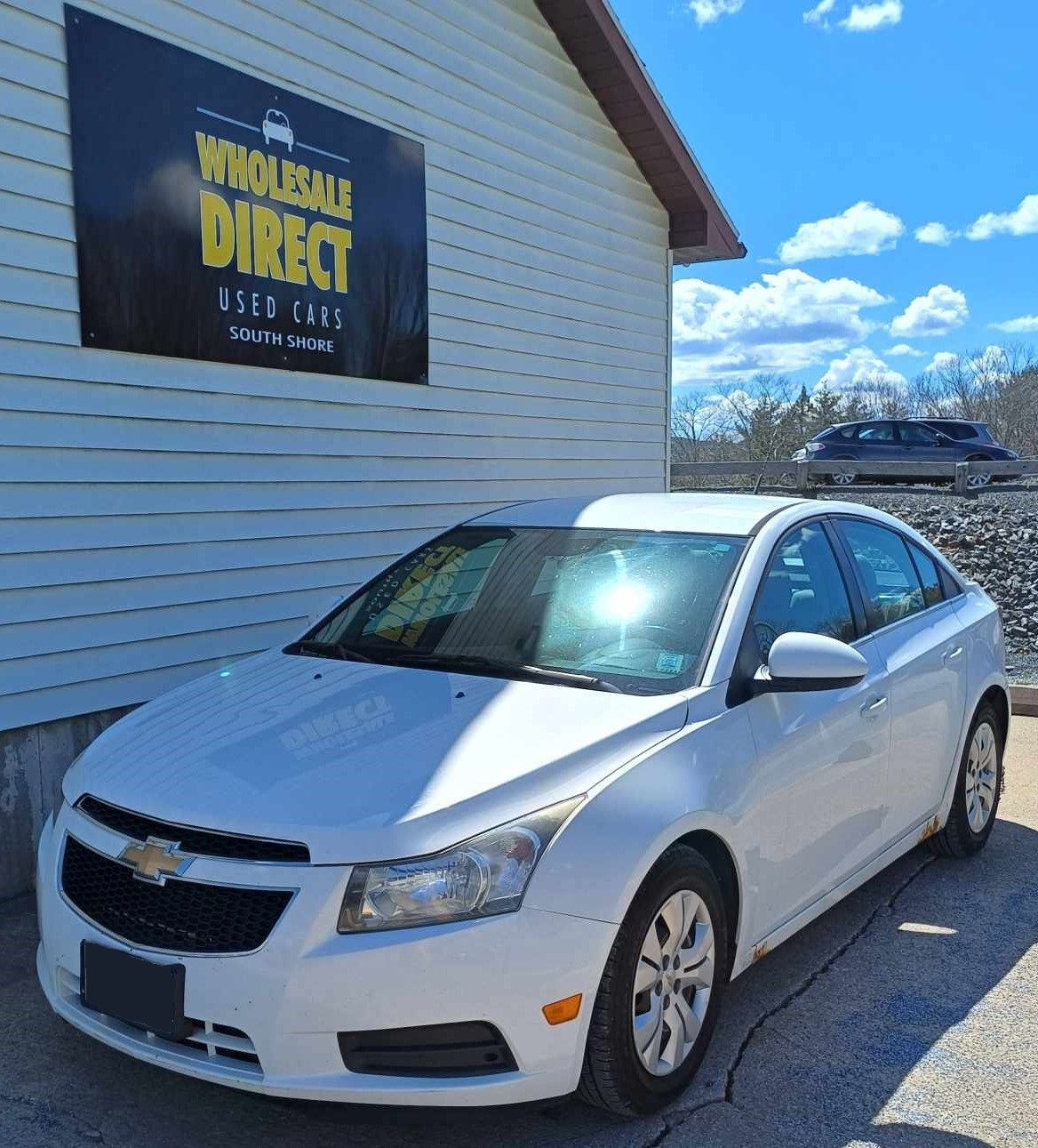 2014 Chevrolet Cruze Auto Sedan with Air, Cruise, On-Star and More!