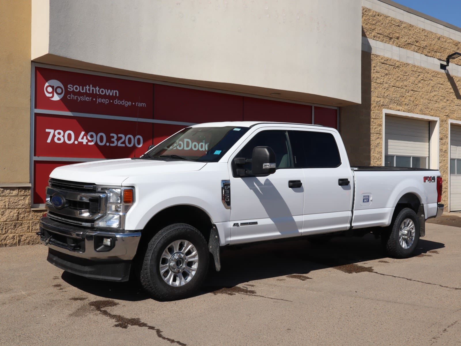 2020 Ford F-350 XLT IN OXFORD WHITE EQUIPPED WITH A 6.7L POWERSTRO