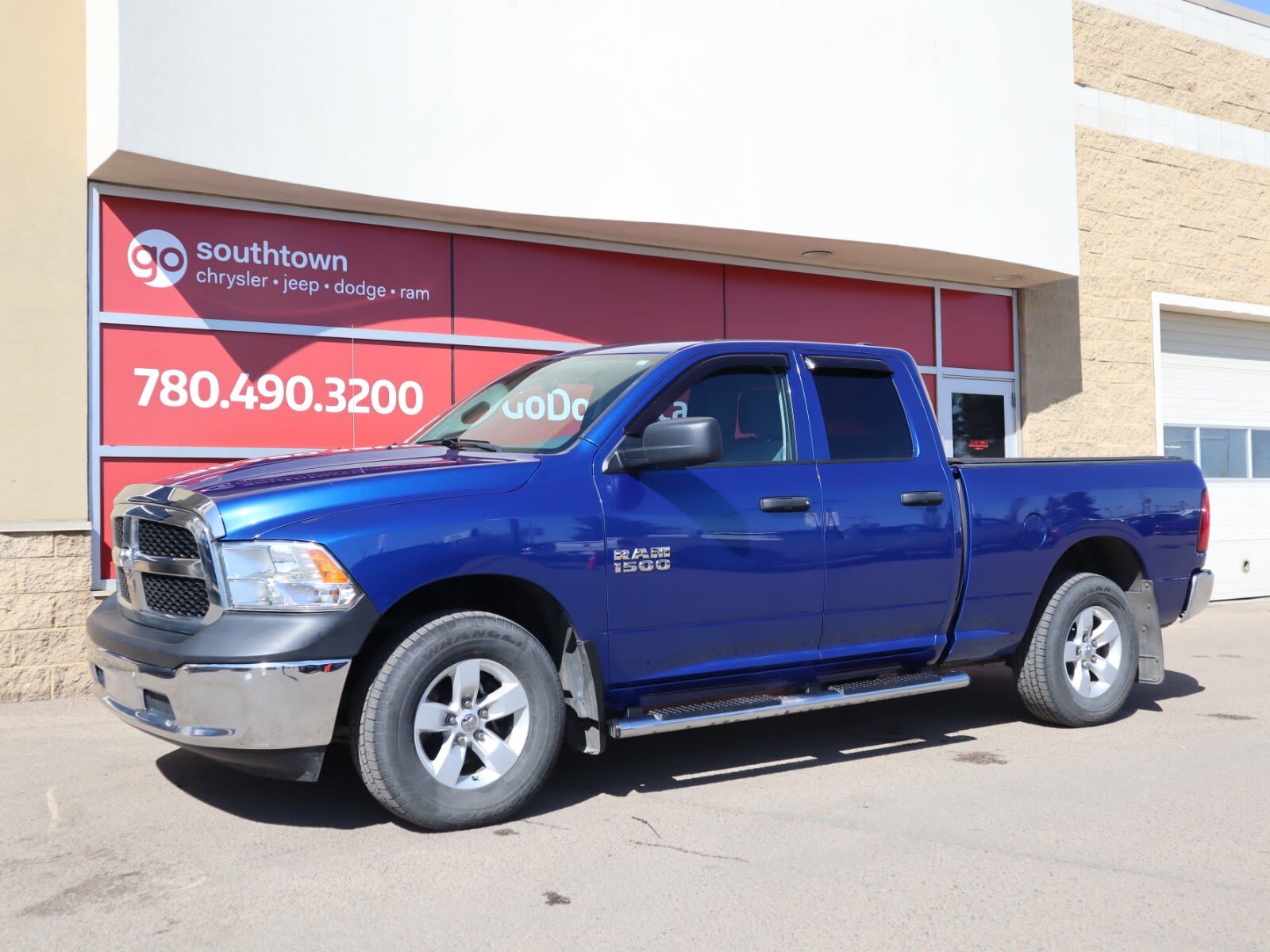 2018 Ram 1500 SXT IN BLUE STREAK PEARL EQUIPPED WITH A 3.6L V6 ,
