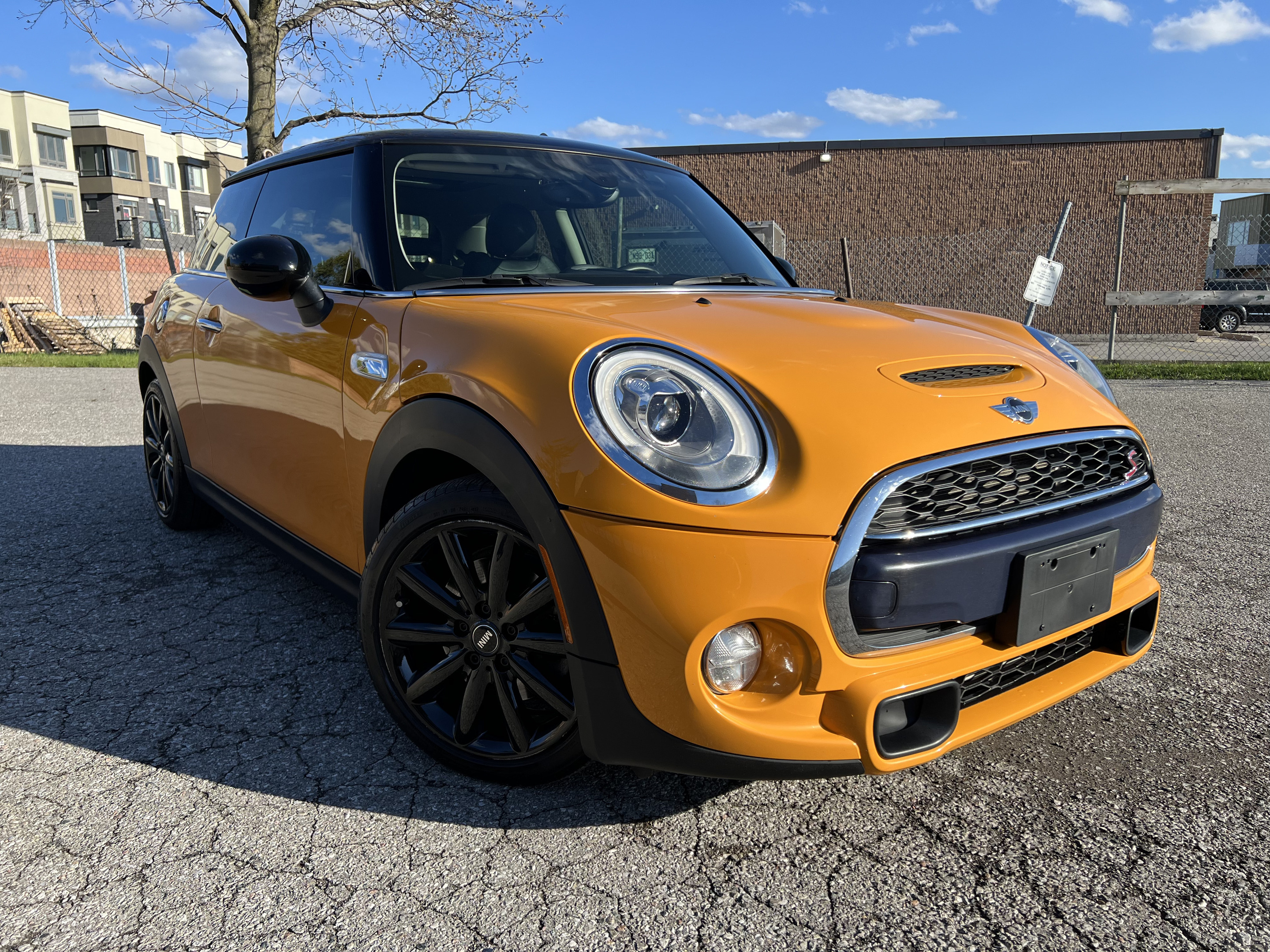 2016 MINI Cooper S Coupe 3dr S -6spd -Navi-Roof-Leather-Headsup-Backup cam