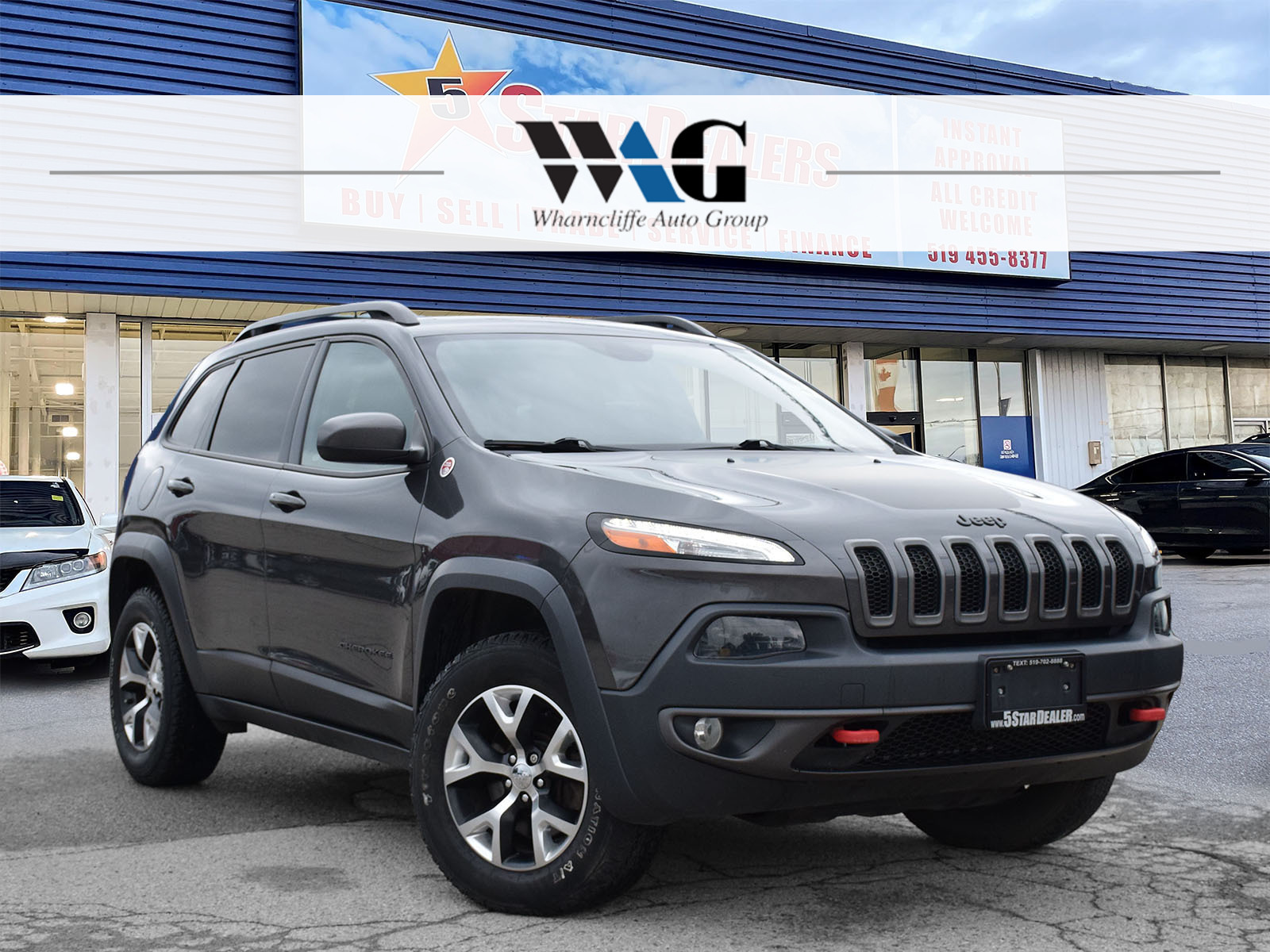 2017 Jeep Cherokee NAV LEATHER PANO ROOF MINT! WE FINANCE ALL CREDIT!