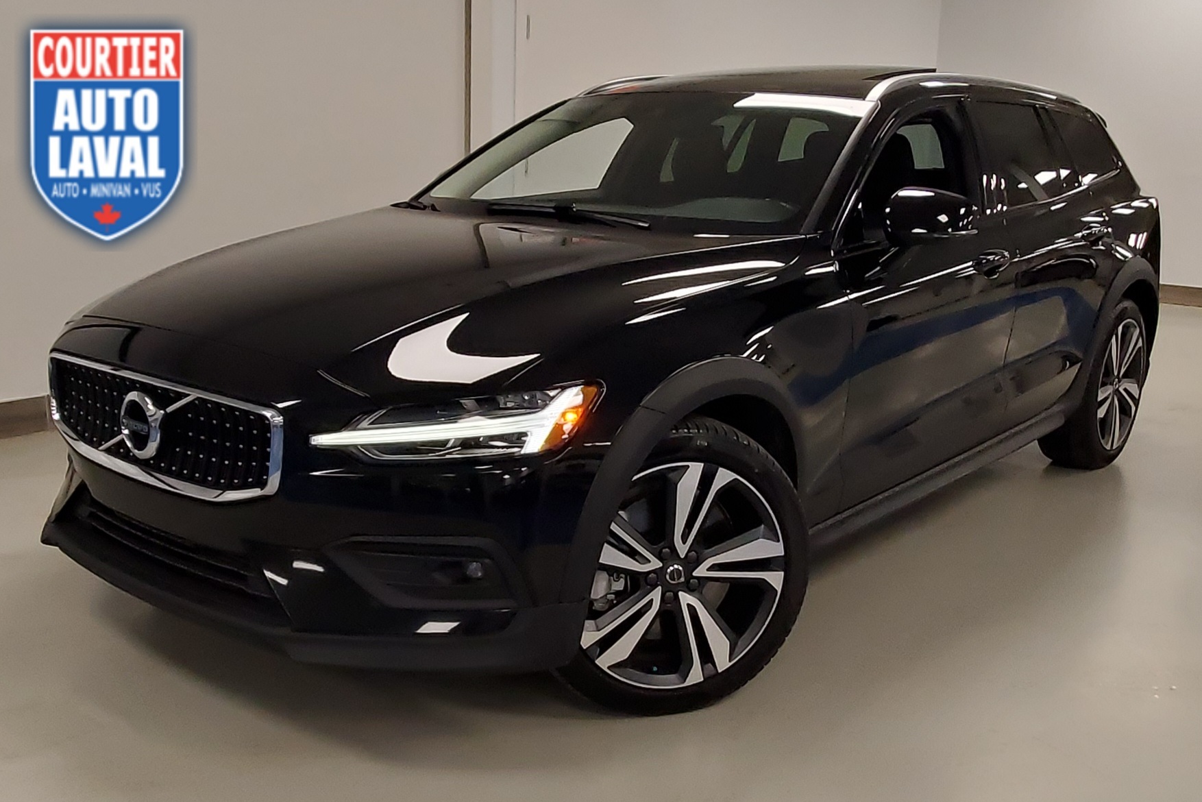 2021 Volvo V60 Cross Country T5 AWD - LOADED - DRIVER ASSIST - BLACK/BLACK