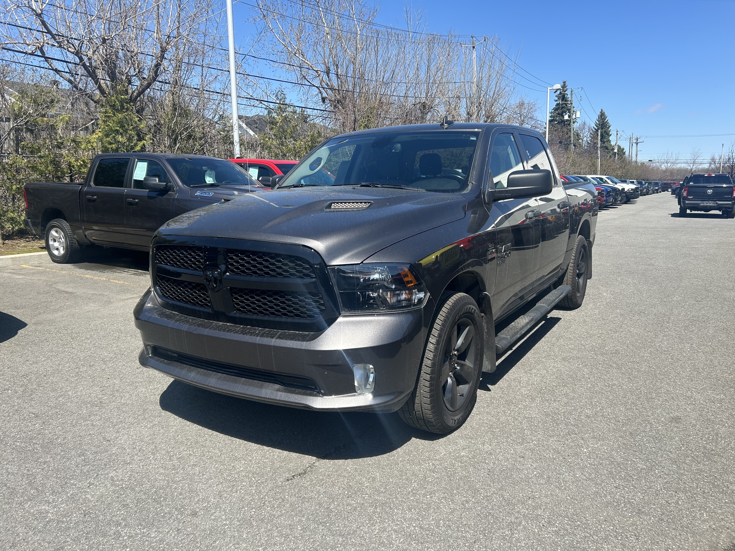 2021 Ram 1500 Classic * EXPRESS NIGHT * CREW * V8 * CONSOLE * SIEGES CHA