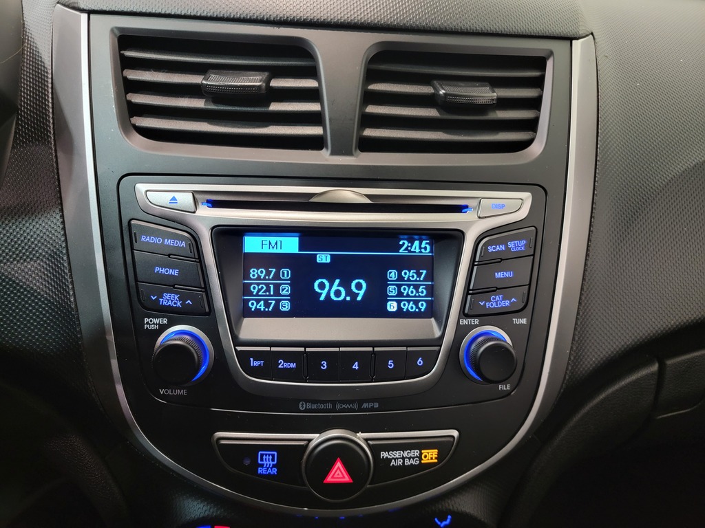 Hyundai Accent 2017 Climatisation, Lecteur DC, Vitres électriques, Sièges chauffants, Verrouillage électrique, Régulateur de vitesse, Bluetooth, Prise auxiliaire 12 volts