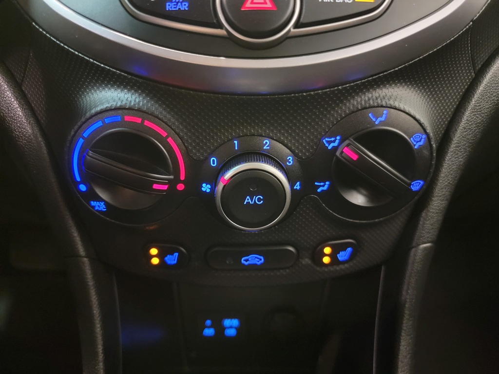 Hyundai Accent 2017 Climatisation, Lecteur DC, Vitres électriques, Sièges chauffants, Verrouillage électrique, Régulateur de vitesse, Bluetooth, Prise auxiliaire 12 volts