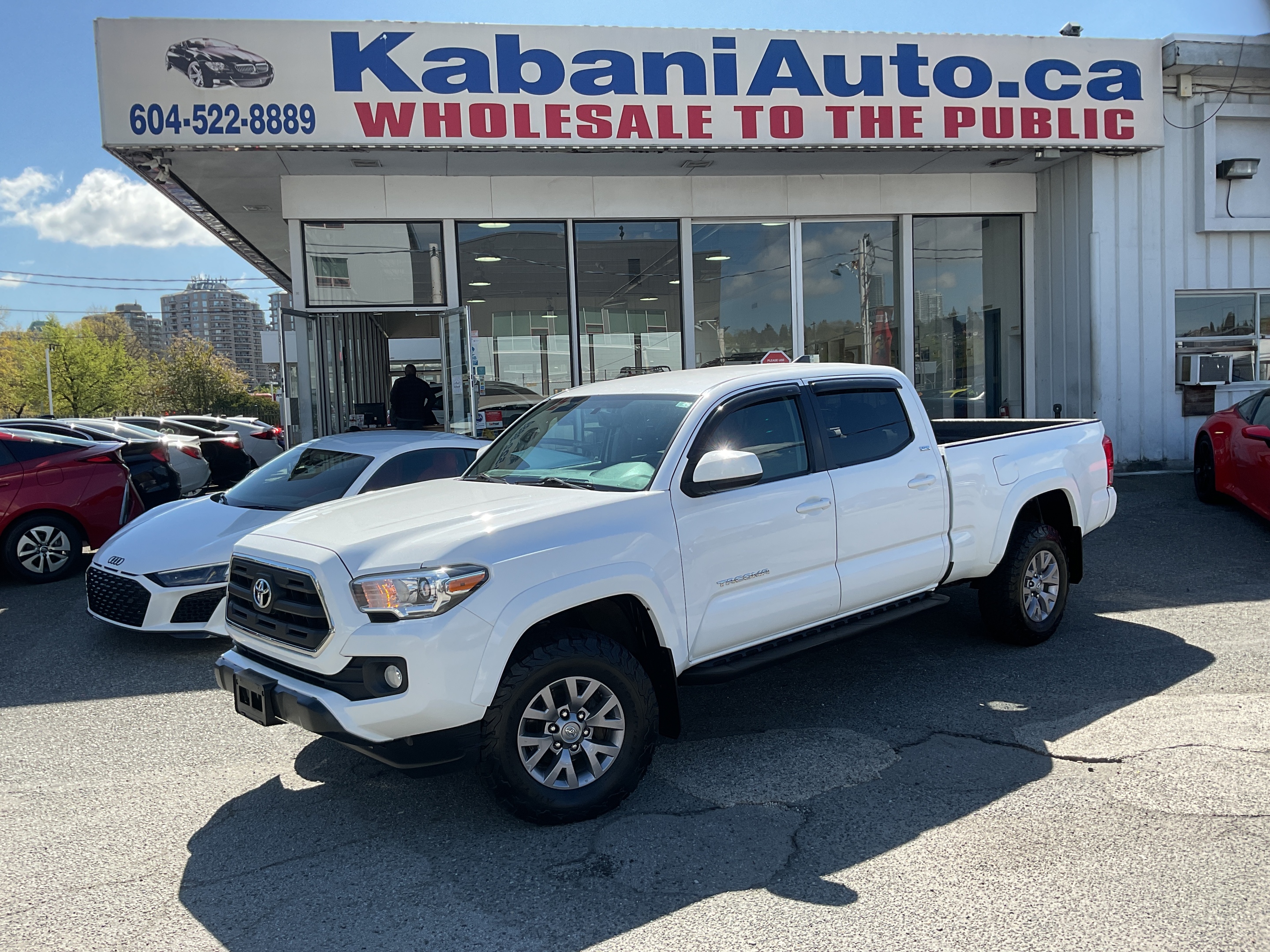 2017 Toyota Tacoma 4WD Double Cab Auto SR5  FINANCING AVAILABLE!