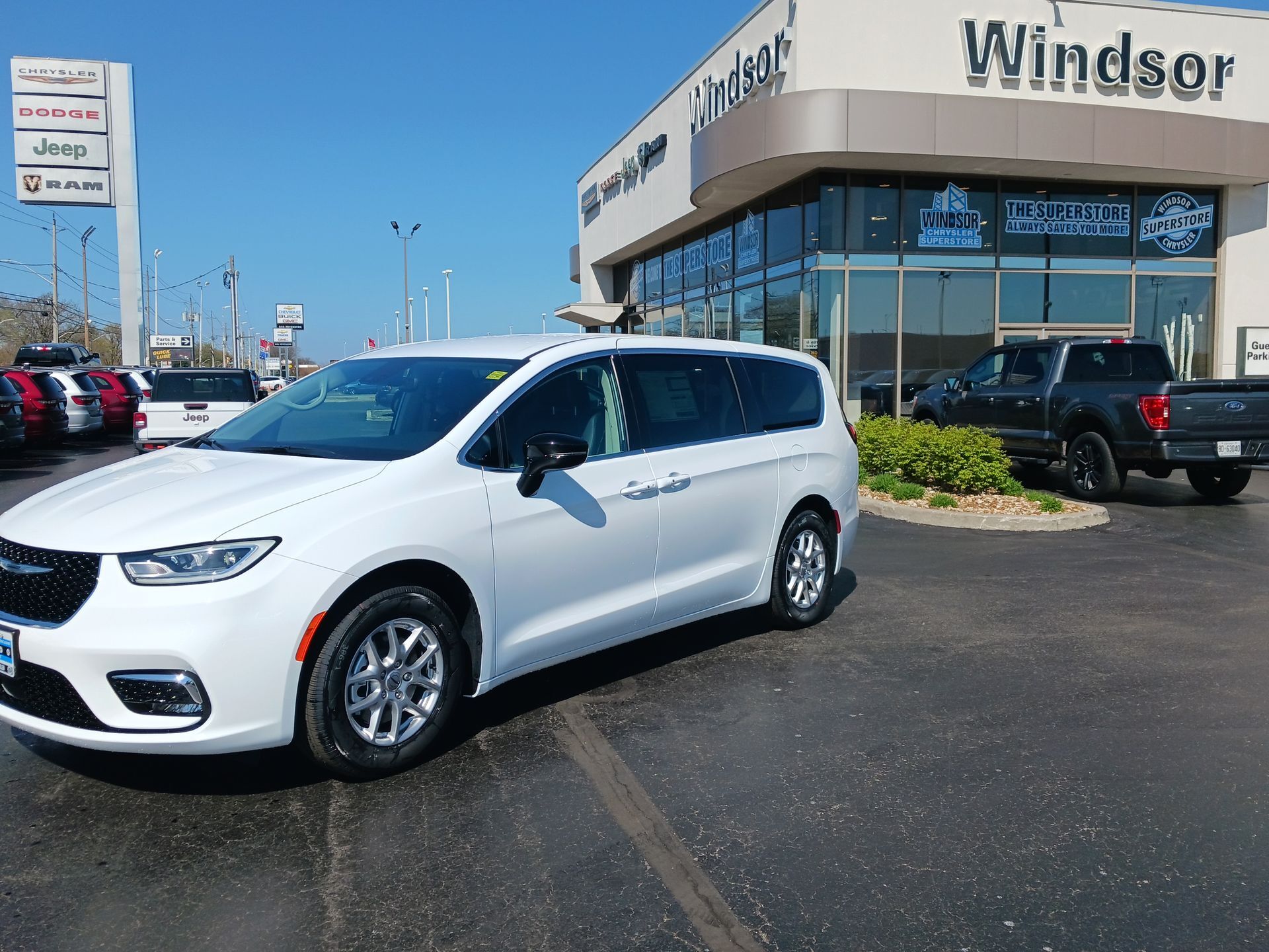 2024 Chrysler Pacifica Touring-L FWD