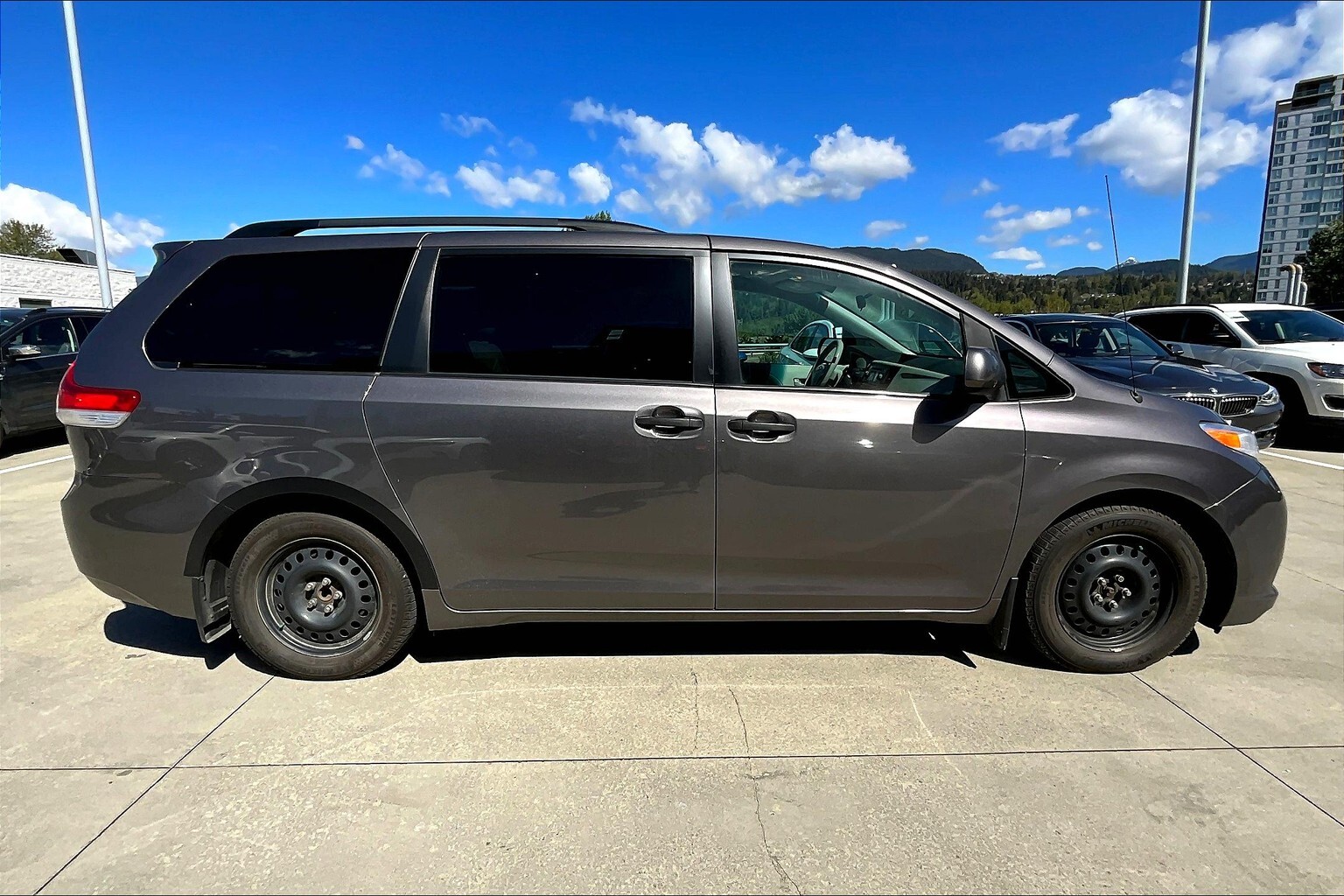 2011 Toyota Sienna LE 7-Pass 6A ONE OWNER|FULLY SERVICED WITH TOYOTA