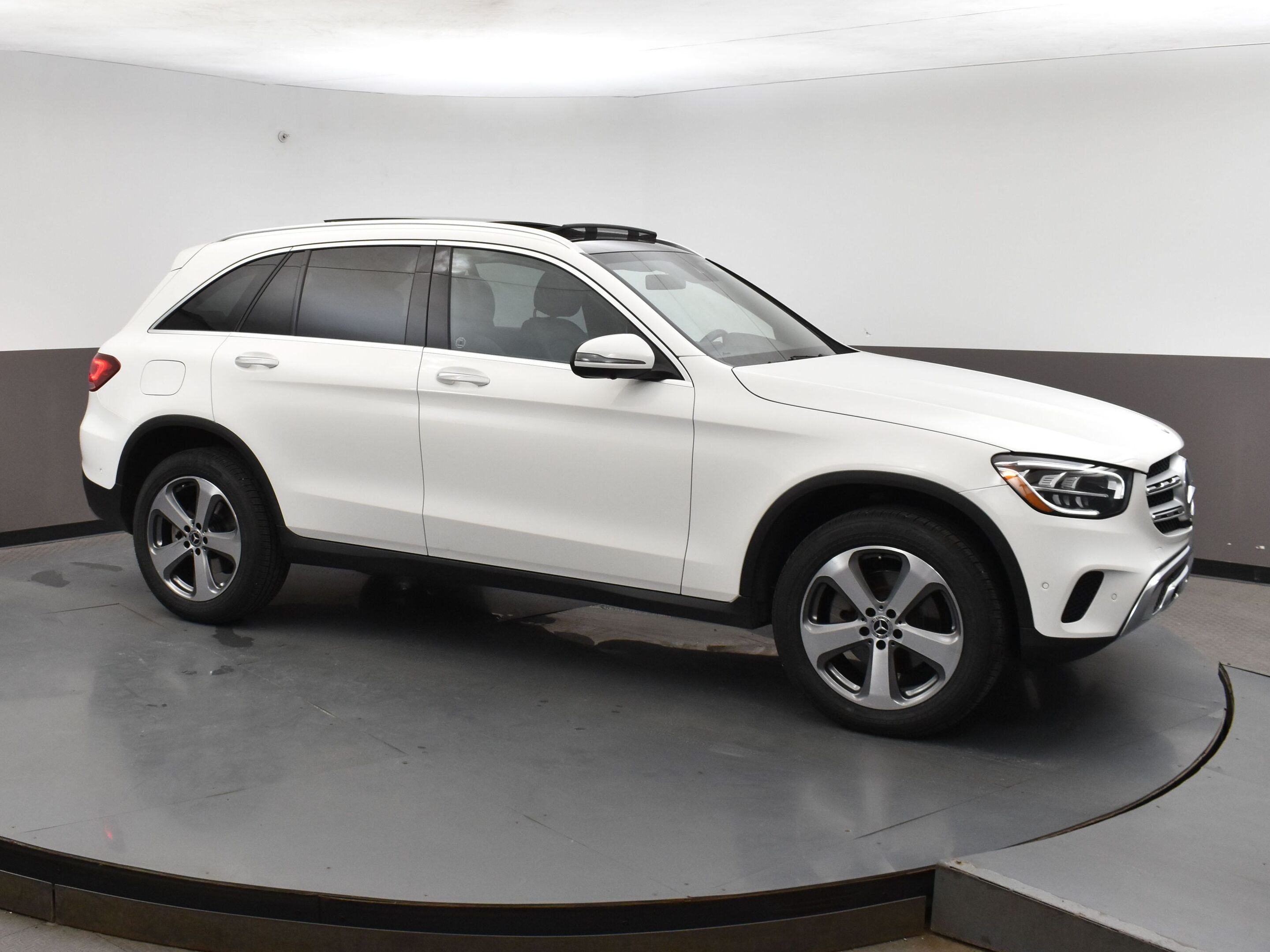 2022 Mercedes-Benz GLC 300 with DUAL CLIMATE CONTROL, HEATED SEATS, SUNRO