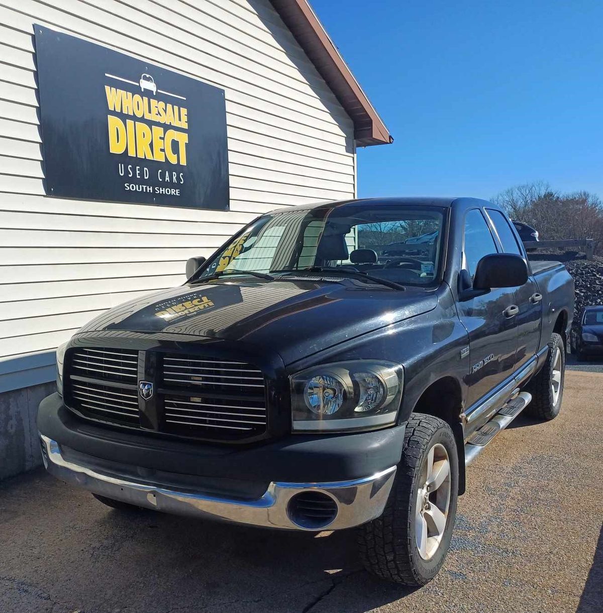 2007 Dodge Ram 4x4 Auto V8 with Hitch, Air, Cruise, More!