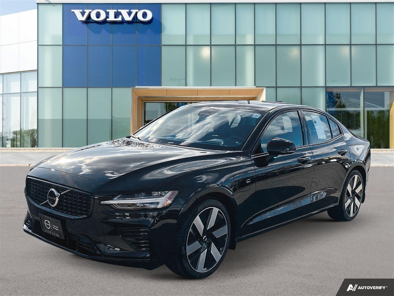 2024 Volvo S60 Recharge Ultimate Dark Theme (Plug-In Hybrid)