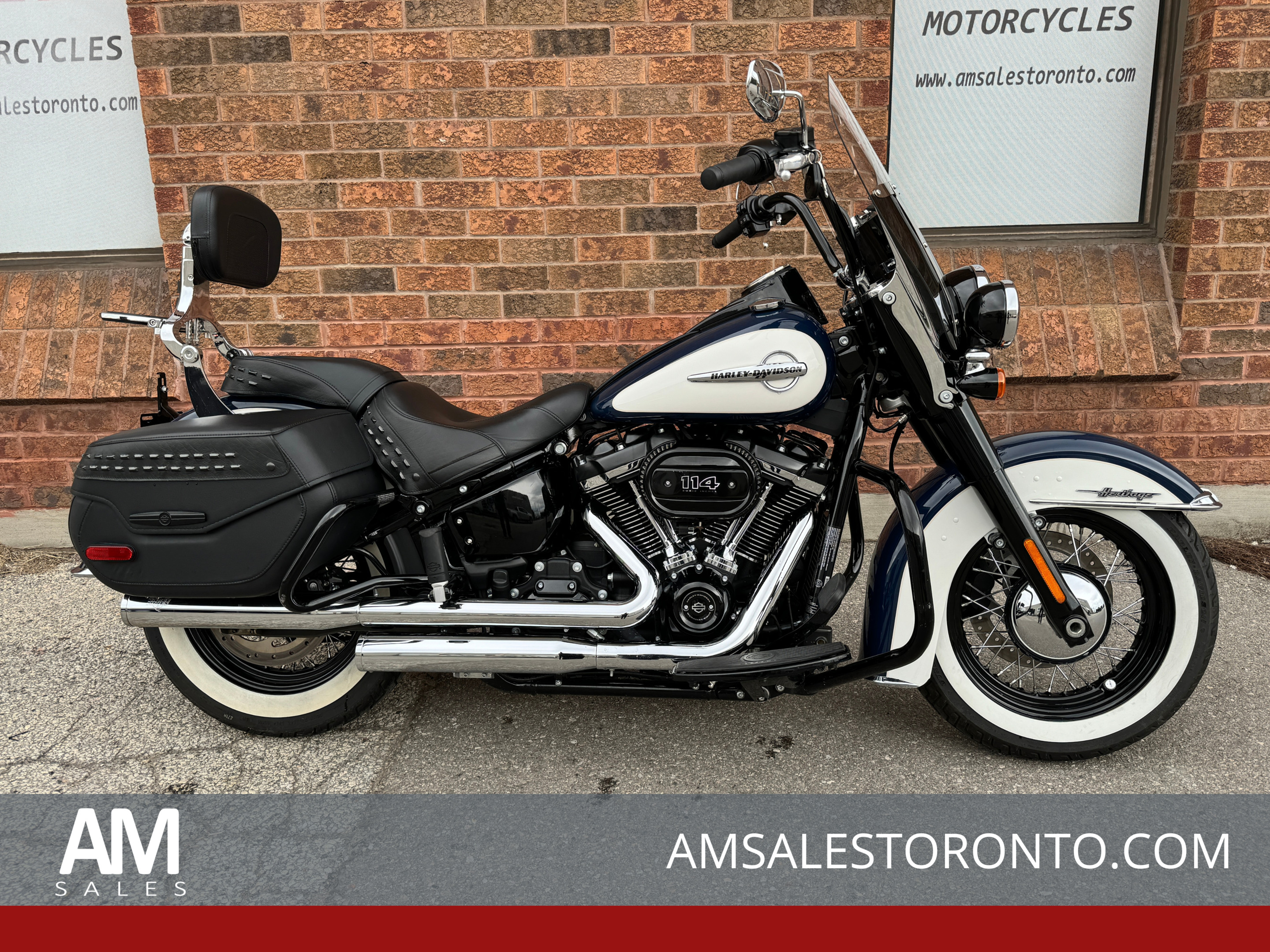 2019 Harley-Davidson Heritage Softail Classic 114 **CANADIAN BIKE** **VANCE & HINES PIPES**