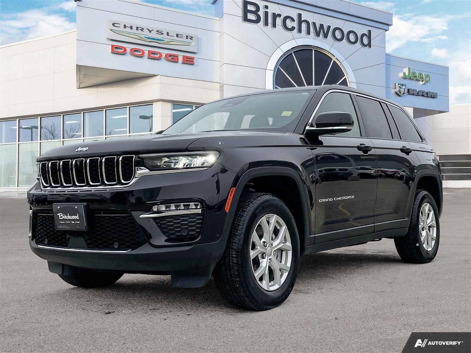 2023 Jeep Grand Cherokee Limited 5–passenger seating | Uconnect 5 NAV with 