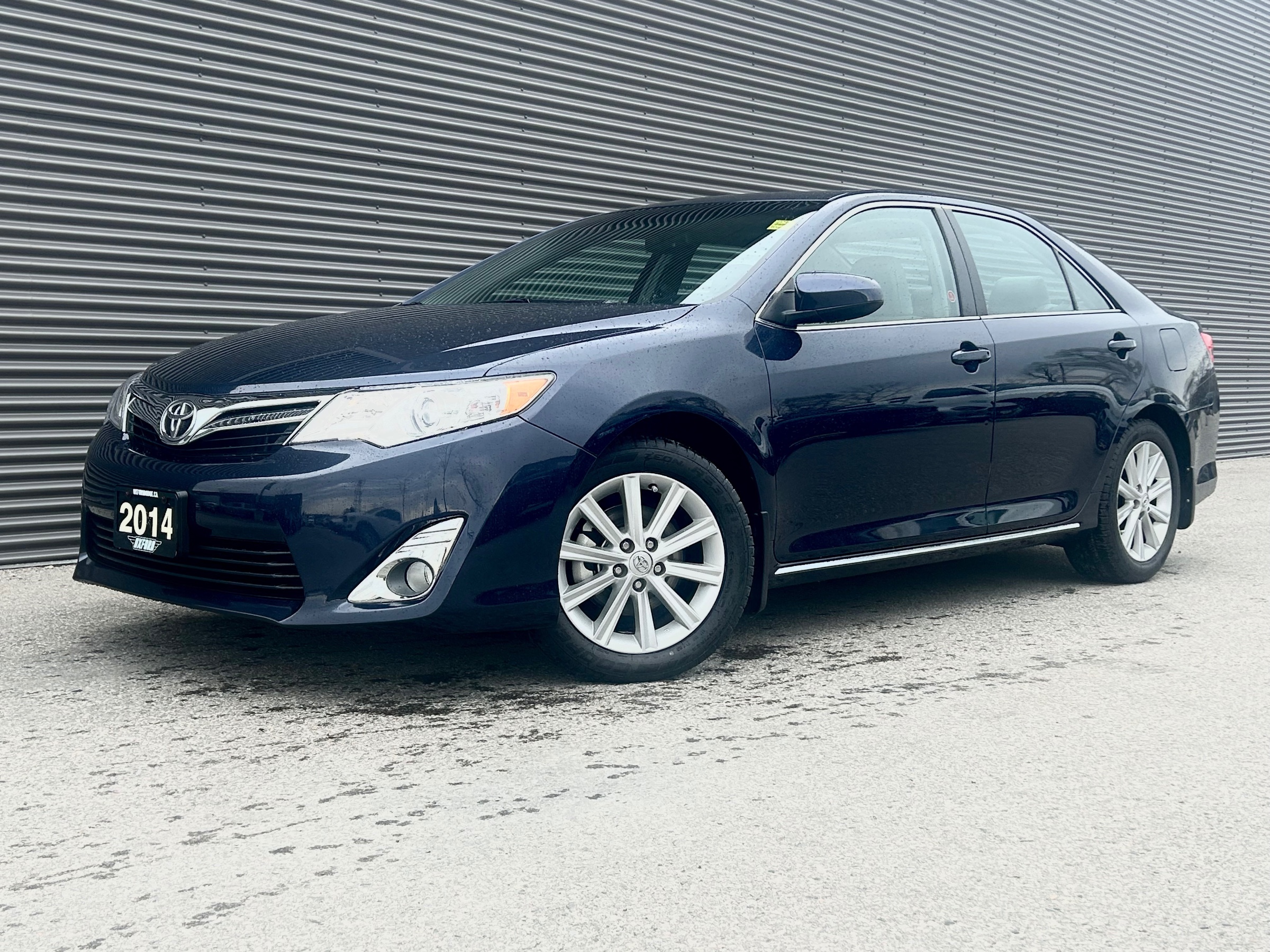 2014 Toyota Camry XLE ULTRA LOW KMS, CLEAN CARFAX, RARE FIND