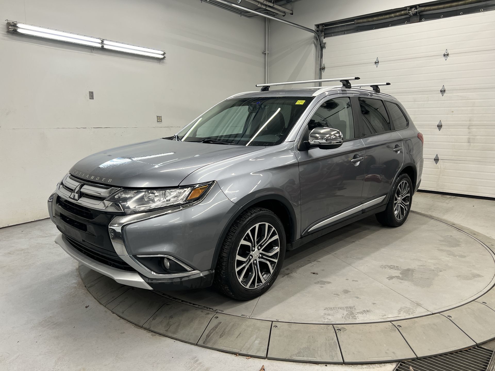 2016 Mitsubishi Outlander ES PREMIUM AWC | SUNROOF | LEATHER | LOW KMS!