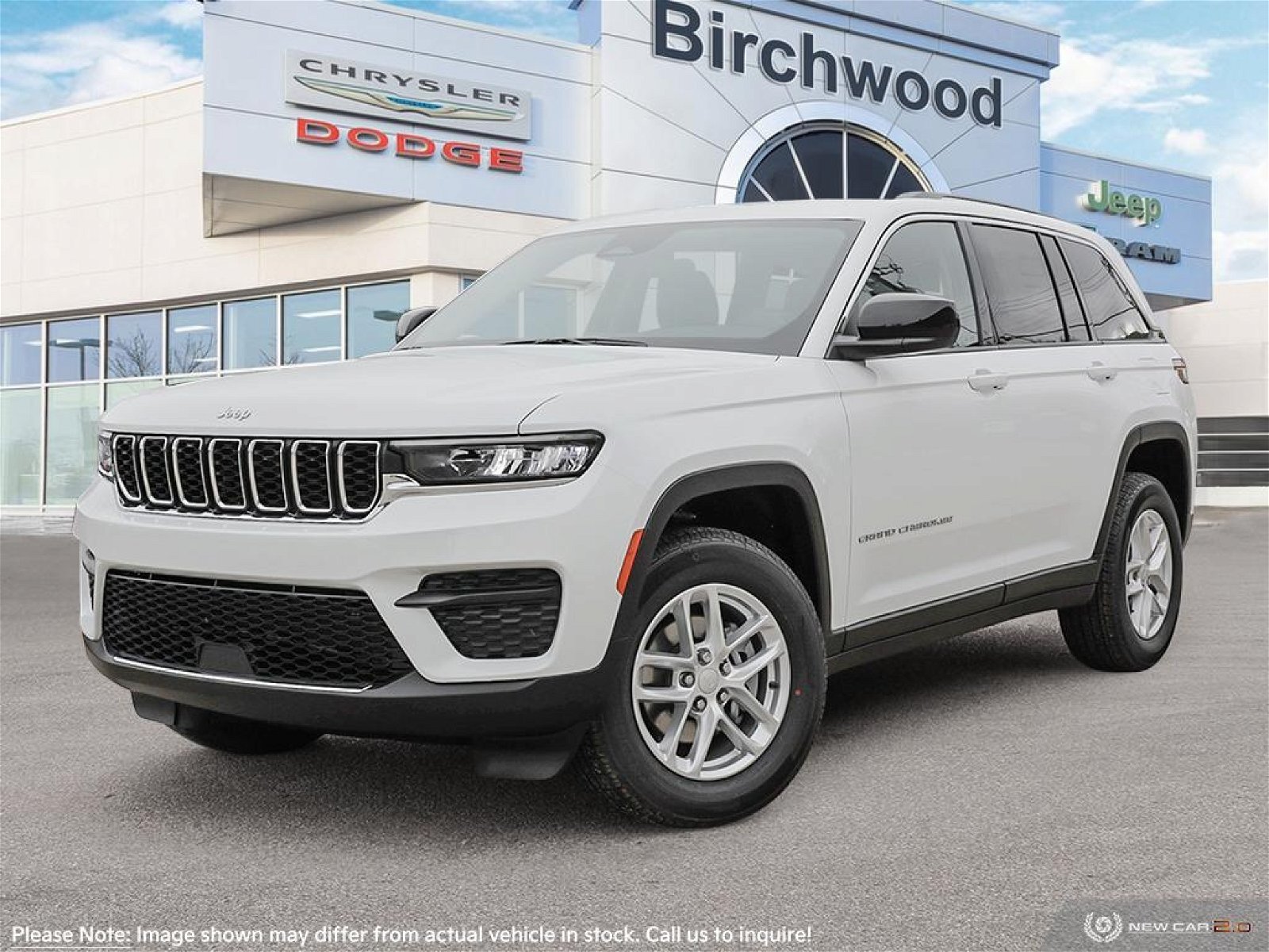 2023 Jeep Grand Cherokee Laredo Uconnect 5 with 8.4–inch flush display