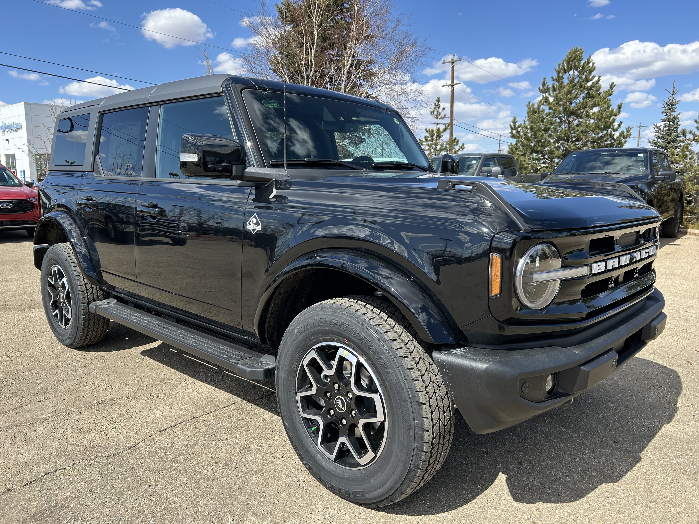 2024 Ford Bronco OUTER BANKS - 4DR w/LUX PKG, TOW PKG & HARD TOP