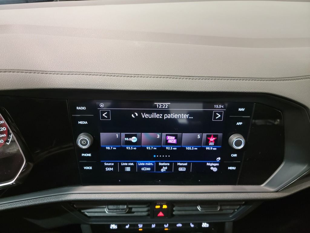 Volkswagen Jetta 2021 Climatisation, Système de navigation, Mirroirs électriques, Vitres électriques, Sièges chauffants, Intérieur cuir, Verrouillage électrique, Toit ouvrant assisté, Régulateur de vitesse, Miroirs chauffants, Bluetooth, Prise auxiliaire 12 volts, caméra-rétroviseur, Commandes de la radio au volant