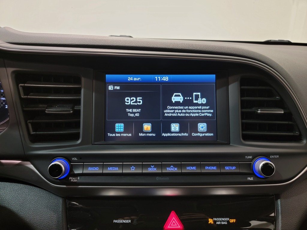 Hyundai Elantra 2019 Climatisation, Mirroirs électriques, Vitres électriques, Sièges chauffants, Verrouillage électrique, Régulateur de vitesse, Bluetooth, Prise auxiliaire 12 volts, caméra-rétroviseur, Volant chauffant, Commandes de la radio au volant