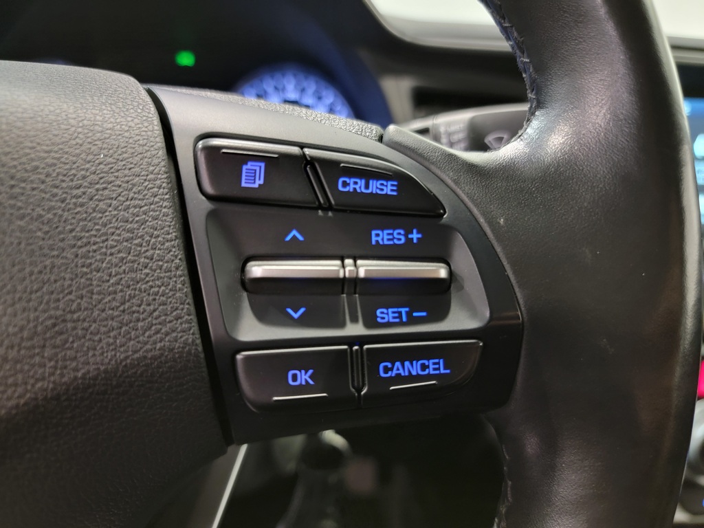 Hyundai Elantra 2019 Climatisation, Mirroirs électriques, Vitres électriques, Sièges chauffants, Verrouillage électrique, Régulateur de vitesse, Bluetooth, Prise auxiliaire 12 volts, caméra-rétroviseur, Volant chauffant, Commandes de la radio au volant