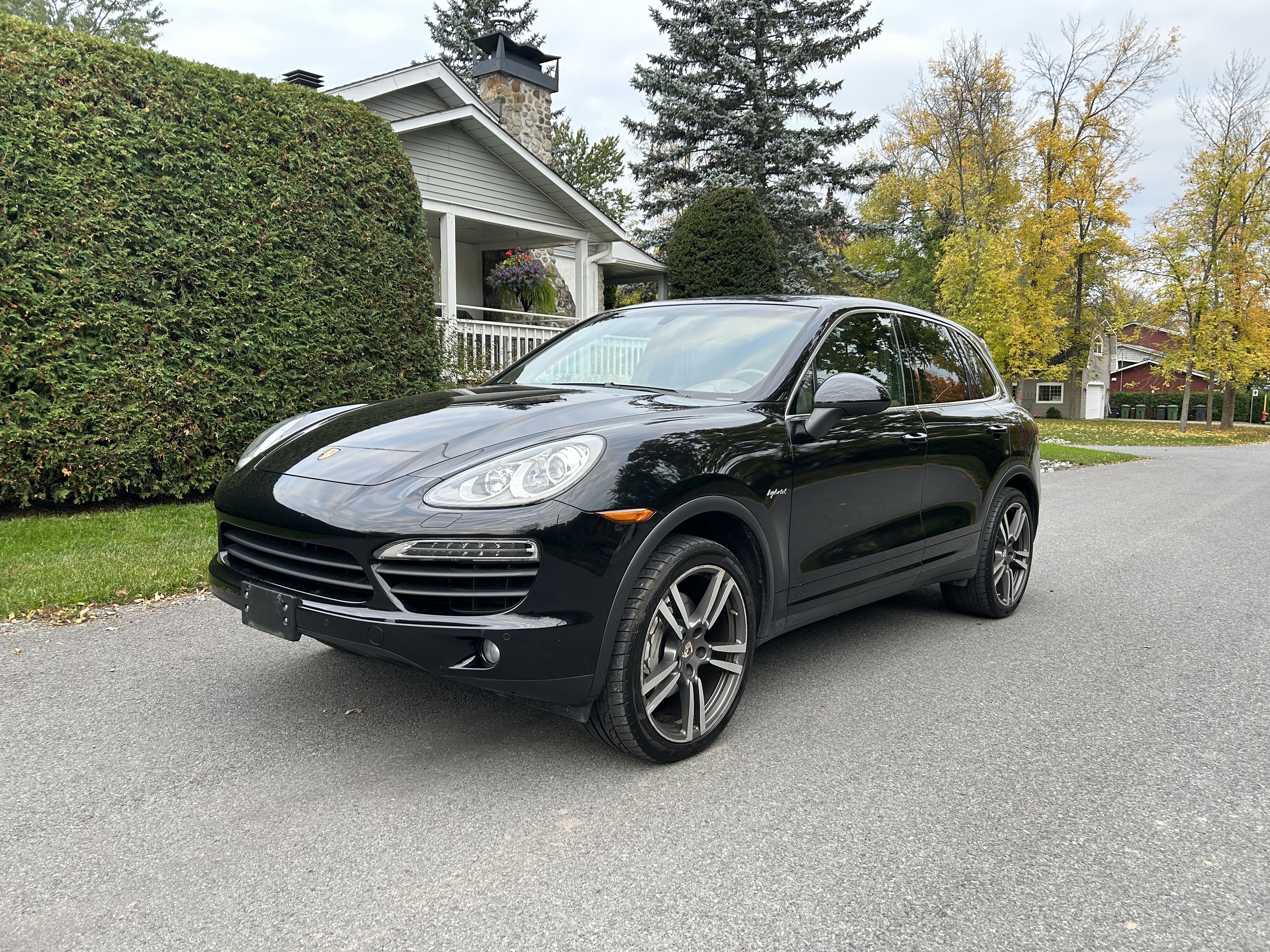 2011 Porsche Cayenne AWD 4dr S Hybrid | LOW MILEAGE | FULLY DETAILED