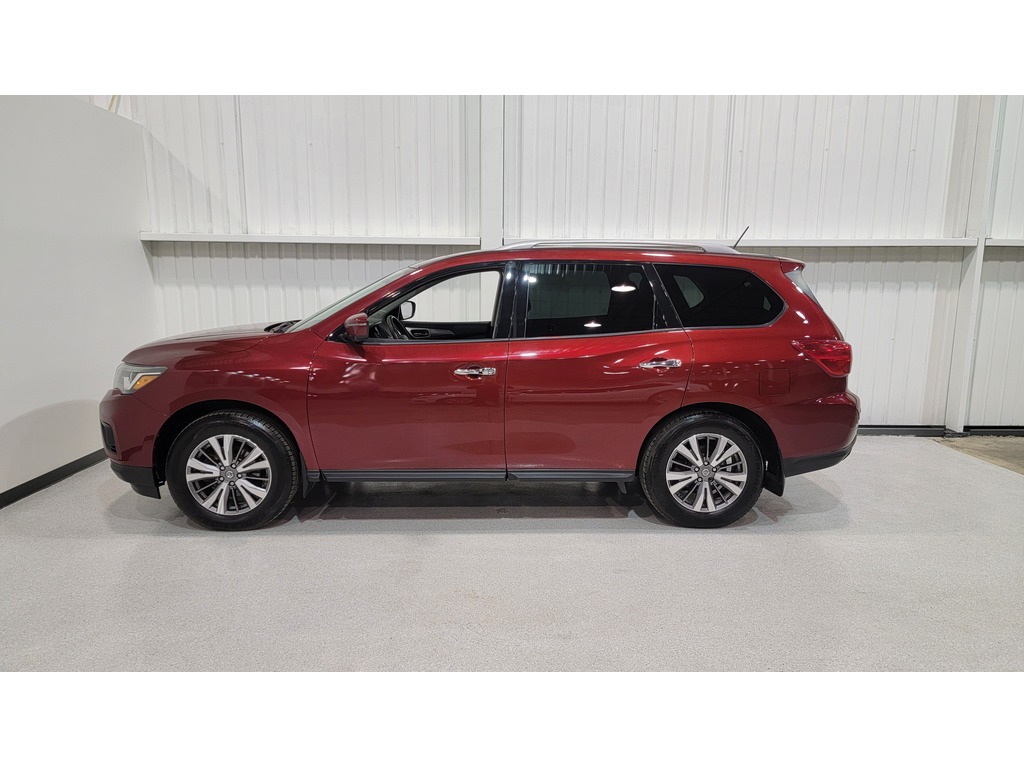 Nissan Pathfinder 2018 Air conditioner, CD player, Navigation system, Electric mirrors, Power Seats, Electric windows, Speed regulator, Heated mirrors, Leather interior, Electric lock, Bluetooth, Mechanically opening tailgate, Panoramic sunroof, , rear-view camera, Adjustable power seat, Heated steering wheel, Steering wheel radio controls