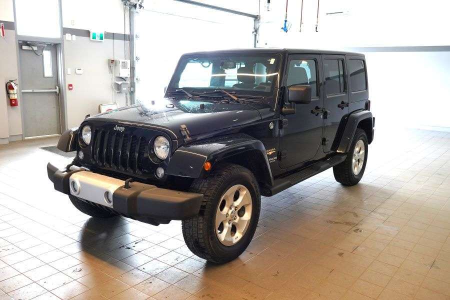 2014 Jeep Wrangler Unlimited Sahara 4WD PRE-OWNED VERY CLEAN WELL MAI