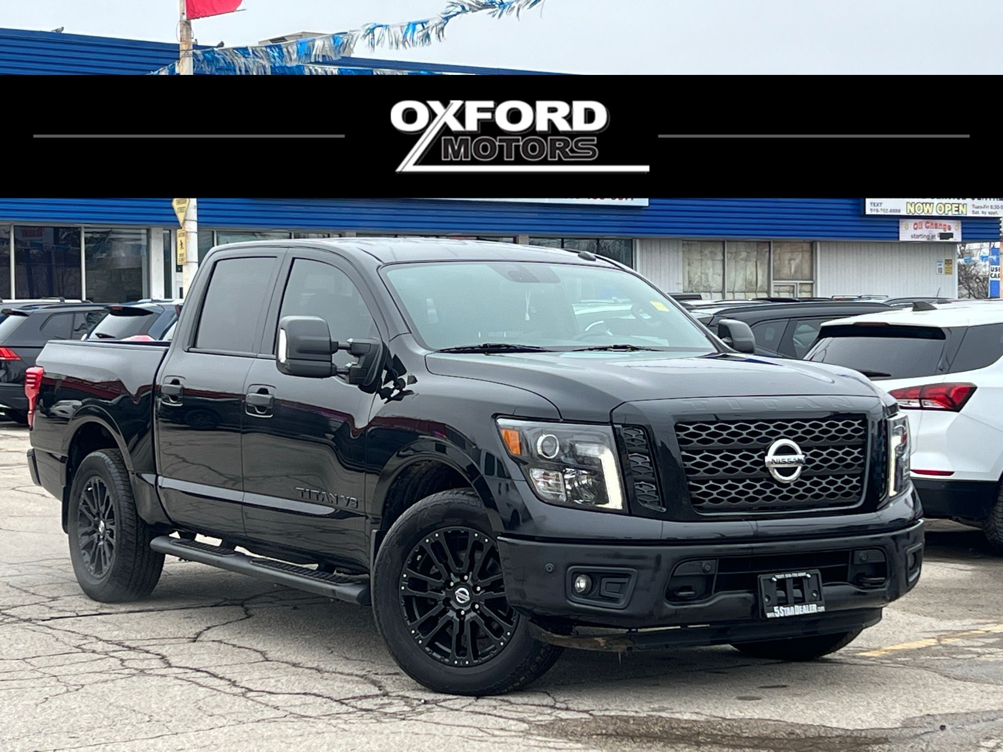 2018 Nissan Titan AWD LEATHER MINT! LOADED! WE FINANCE ALL CREDIT!