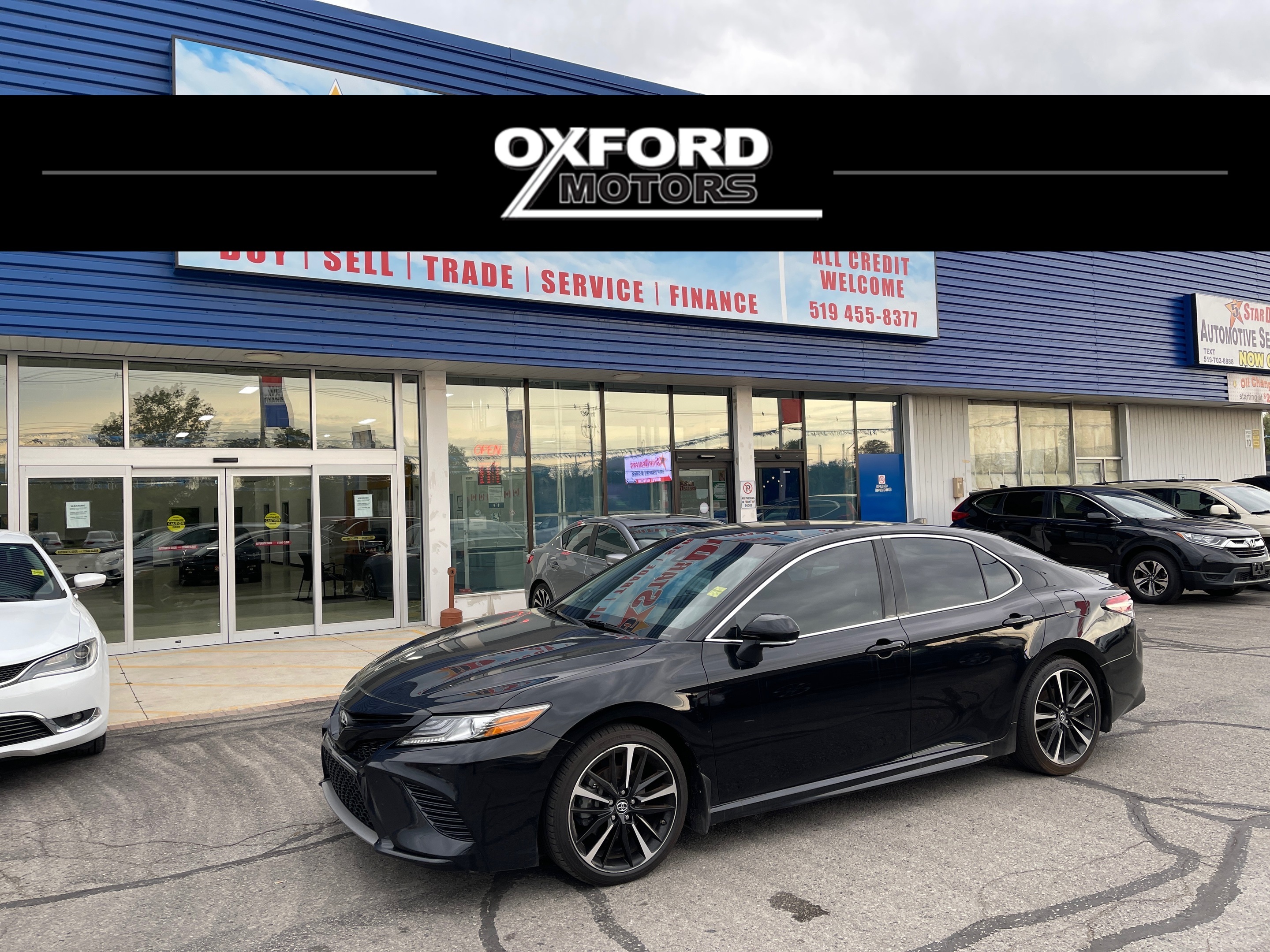 2018 Toyota Camry NAV LEATHER SUNROOF MINT! WE FINANCE ALL CREDIT!