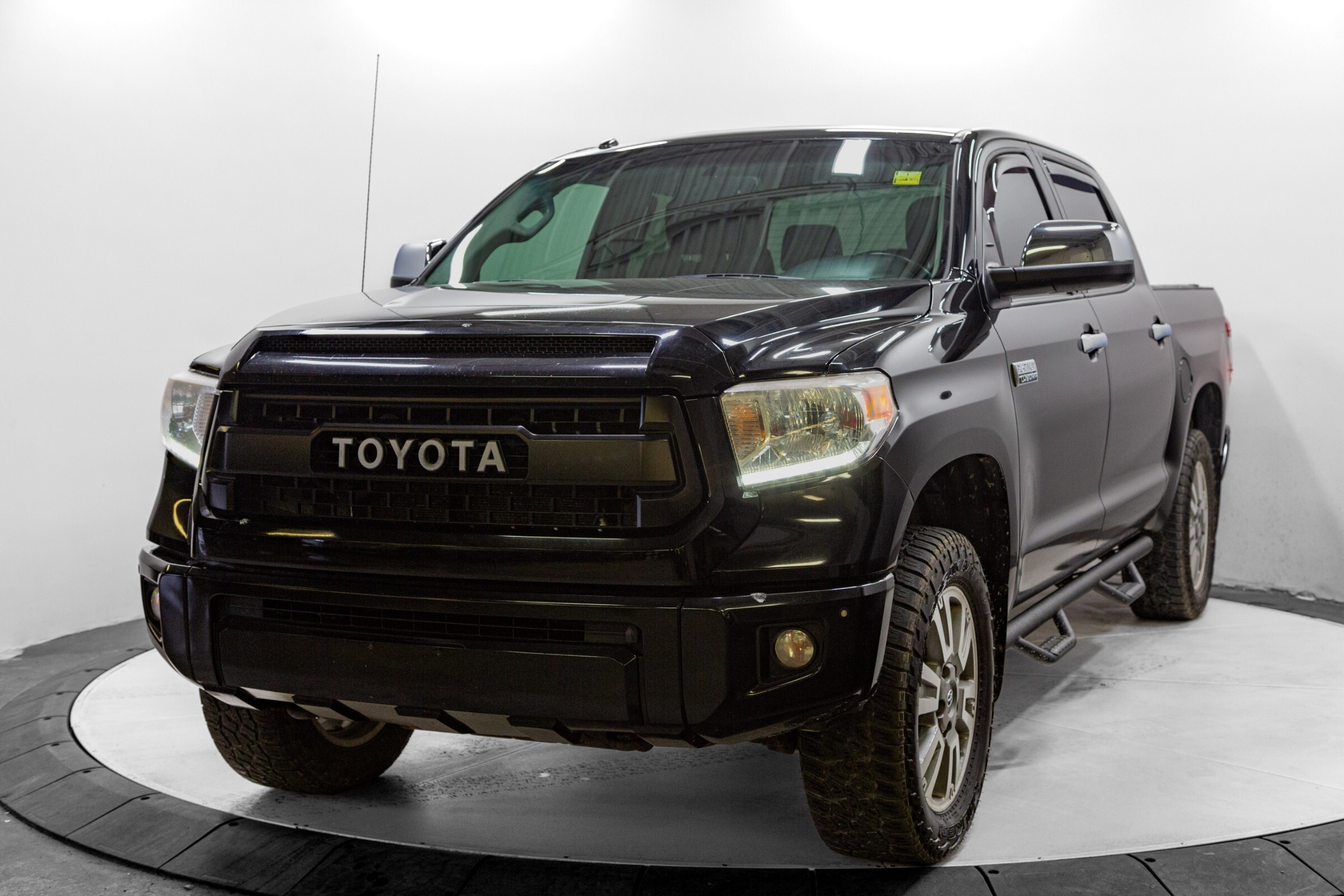 2017 Toyota Tundra Platinum 5.7L V8 ONE OWNER | CLEAN CARFAX