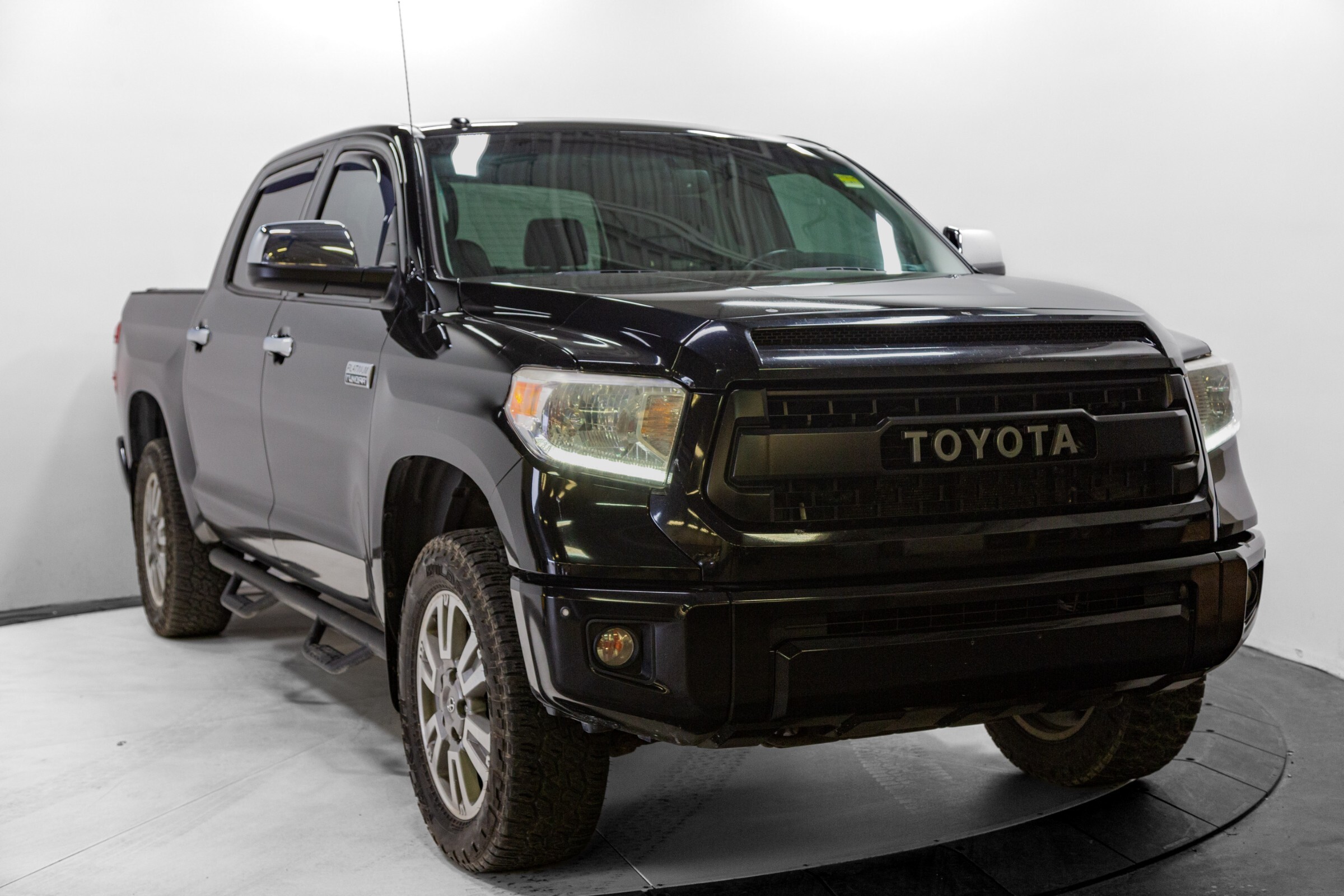 2017 Toyota Tundra Platinum 5.7L V8 ONE OWNER | CLEAN CARFAX