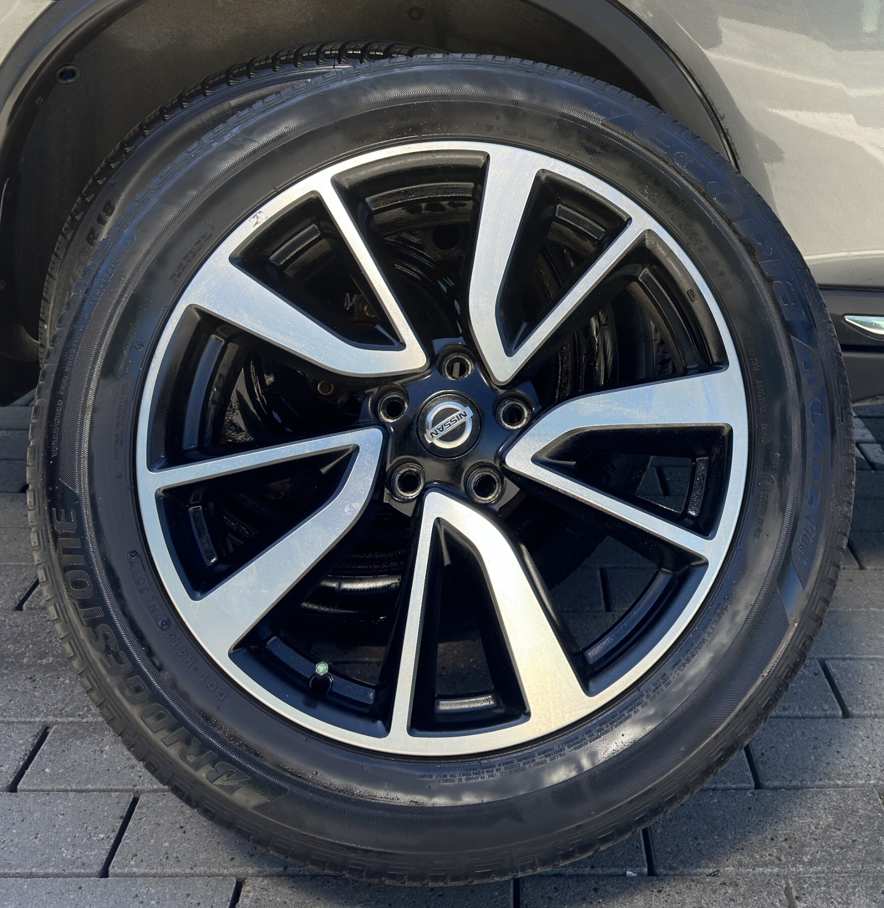 2018 Nissan Rogue SL COMES WITH 2 SETS OF TIRES AND RIMS