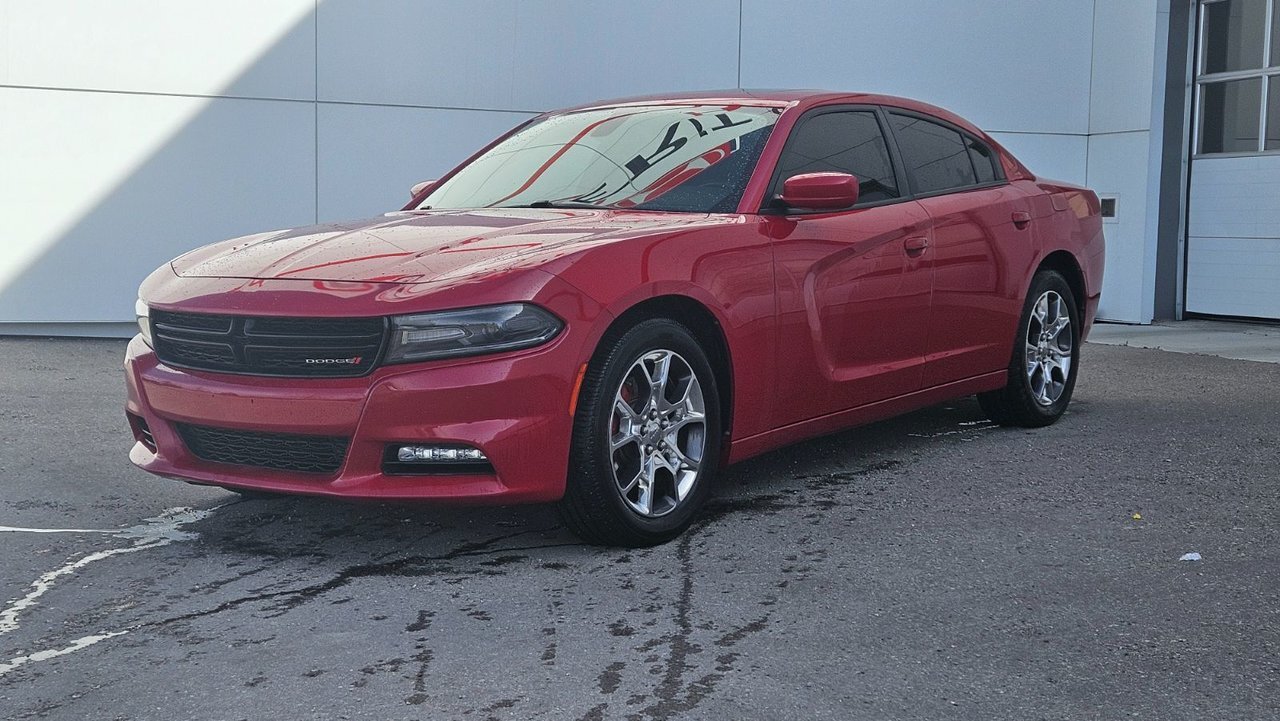 2016 Dodge Charger SXT AWD Heated Seats, 8.4 Display, Clean Carfax / 
