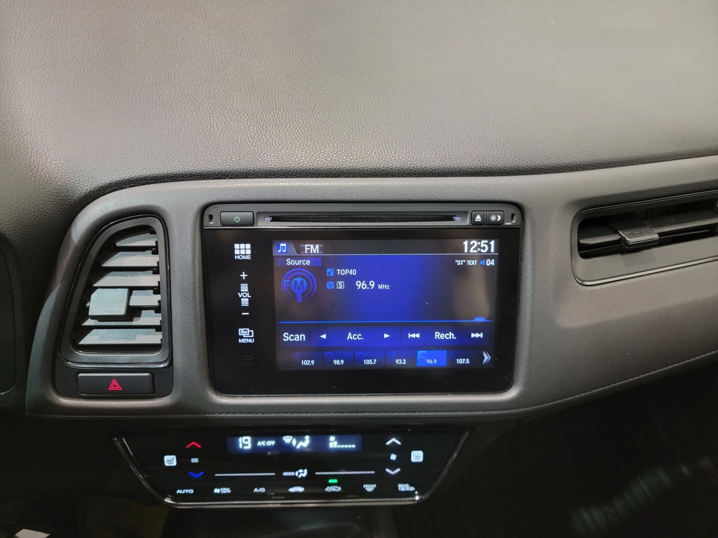 Honda HR-V 2018 Air conditioner, CD player, Electric mirrors, Electric windows, Speed regulator, Heated mirrors, Heated seats, Electric lock, Bluetooth, , rear-view camera, Steering wheel radio controls