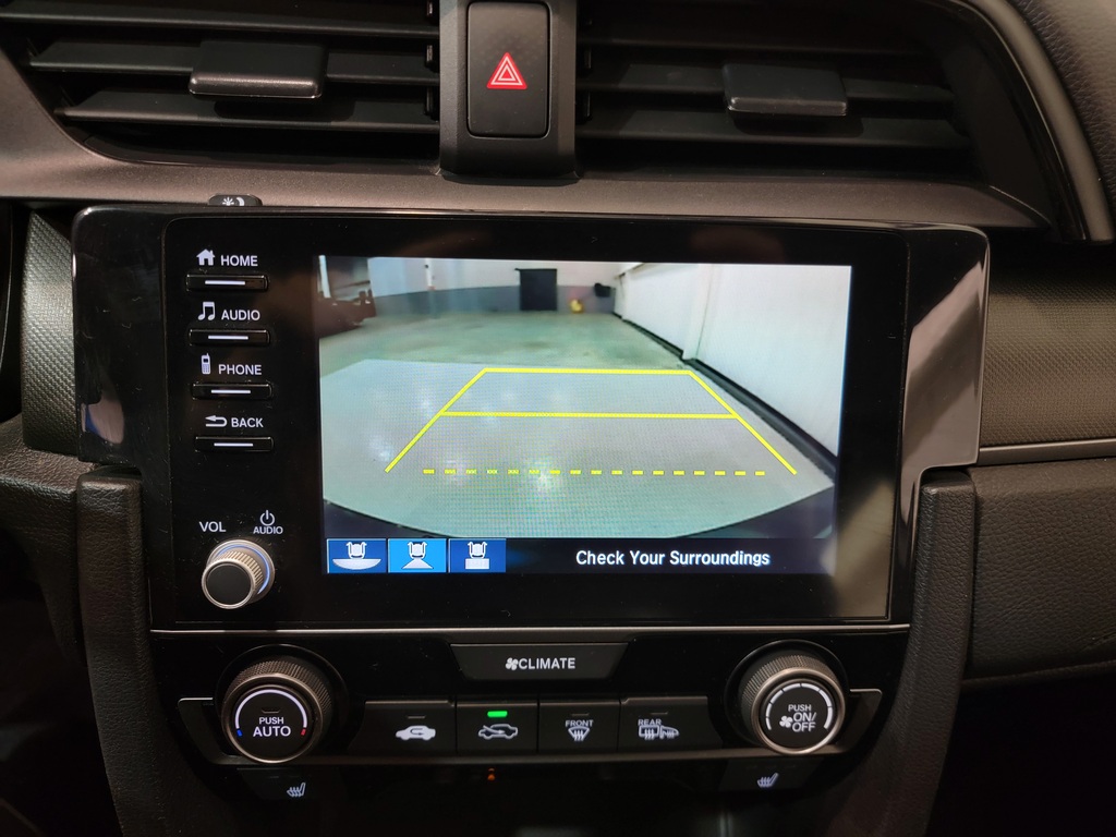 Honda Civic Hatchback 2020 Air conditioner, Electric mirrors, Electric windows, Heated seats, Electric lock, Speed regulator, Bluetooth, rear-view camera, Steering wheel radio controls