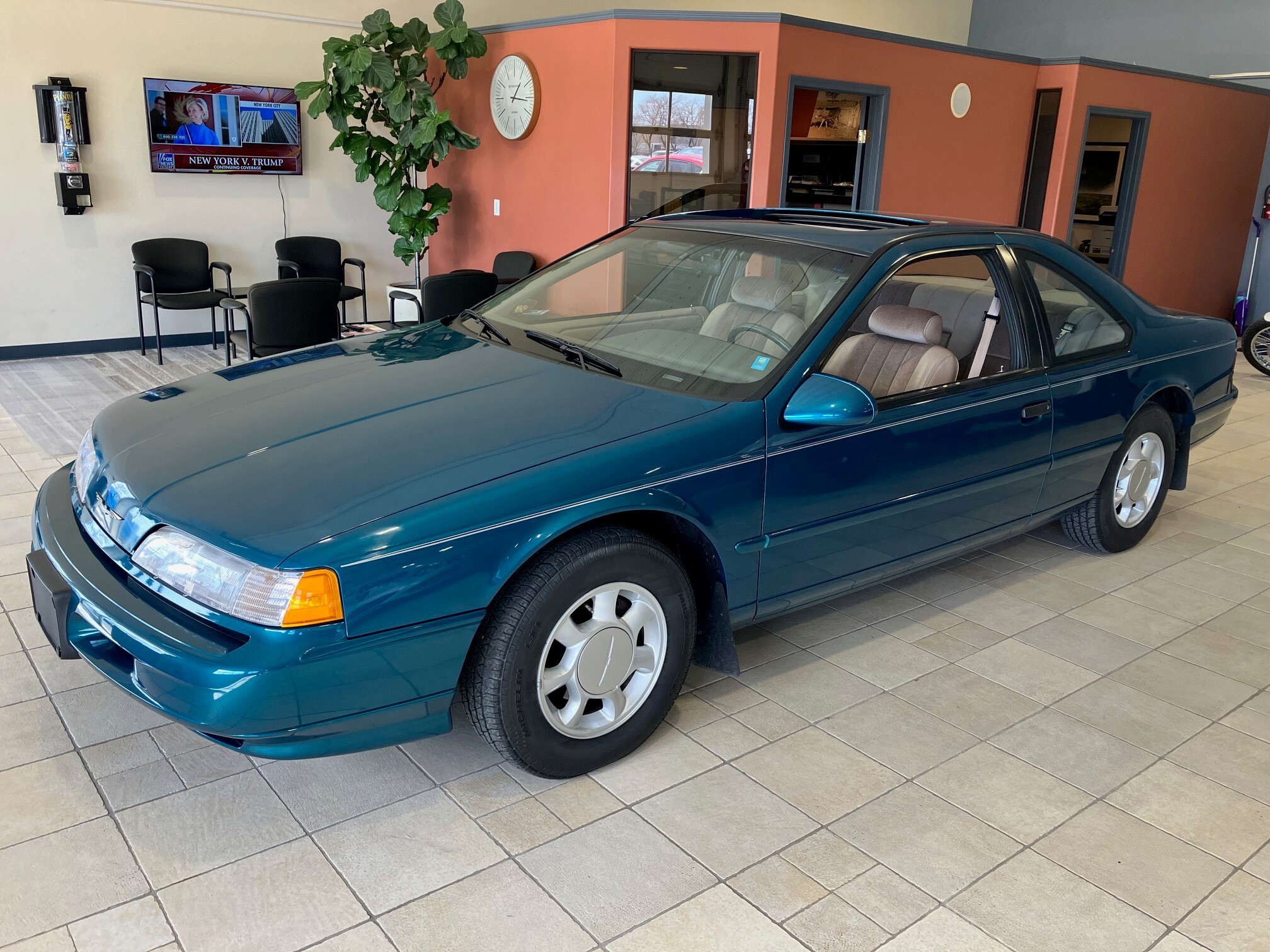 1993 Ford Thunderbird 2dr LX V6 RWD LOADED ONLY 23K!