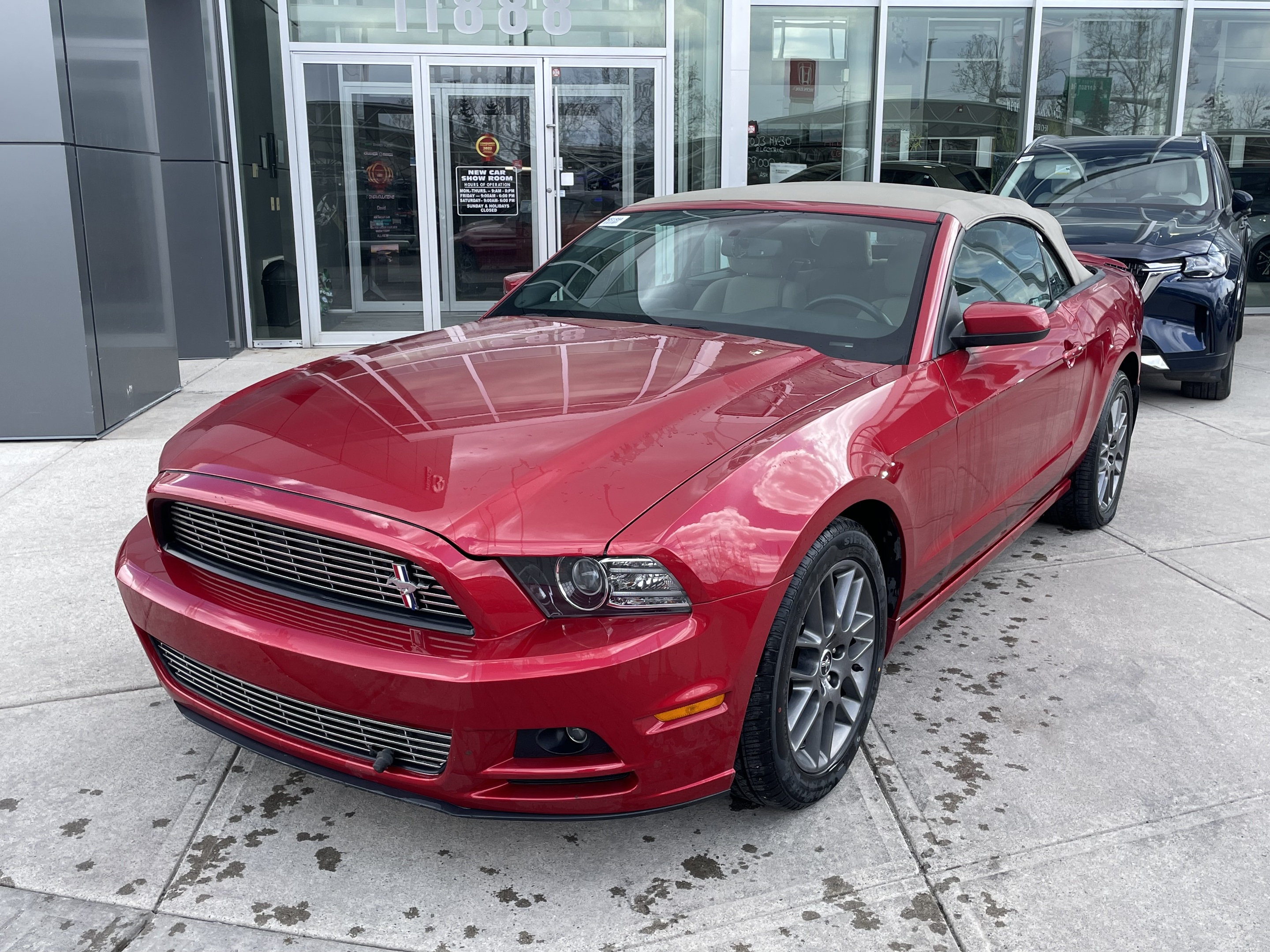 2013 Ford Mustang 2dr Conv V6 Premium - MECHANIC SPECIAL!