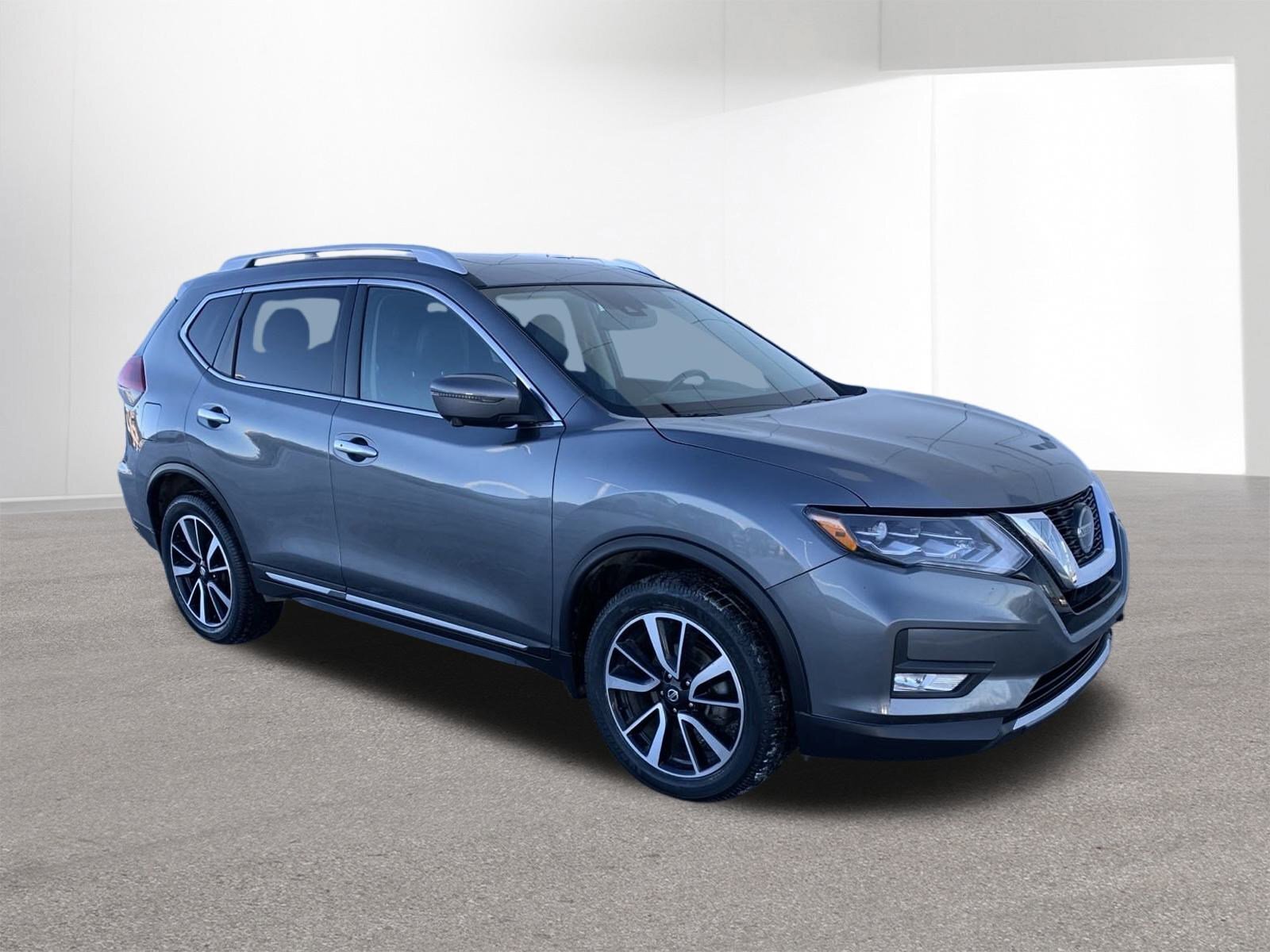 2018 Nissan Rogue WITH MOON ROOF AND NAVIGATION