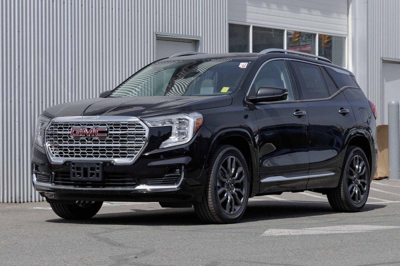 2024 GMC Terrain DENALI Available for 3.49% up to 60 Months! / 