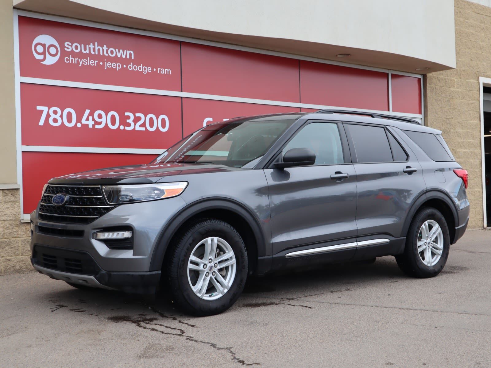 2021 Ford Explorer XLT IN GRAY METALLIC EQUIPPED WITH A 2.3L ECOBOOST