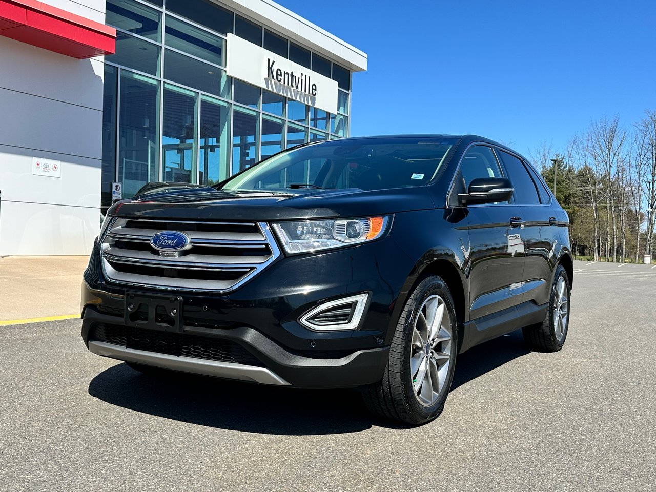 2017 Ford Edge Titanium Well equipped with brand new tires!