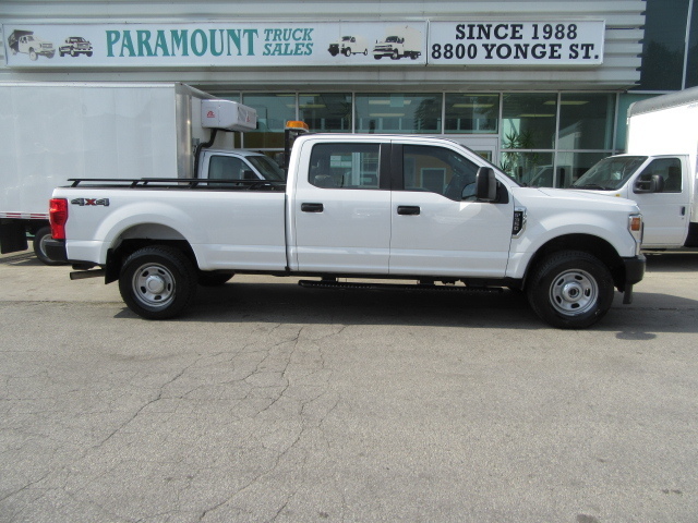 2022 Ford F-350 GAS 4X4 CREW CAB WITH 8 FT LONG BOX / 2 IN STOCK